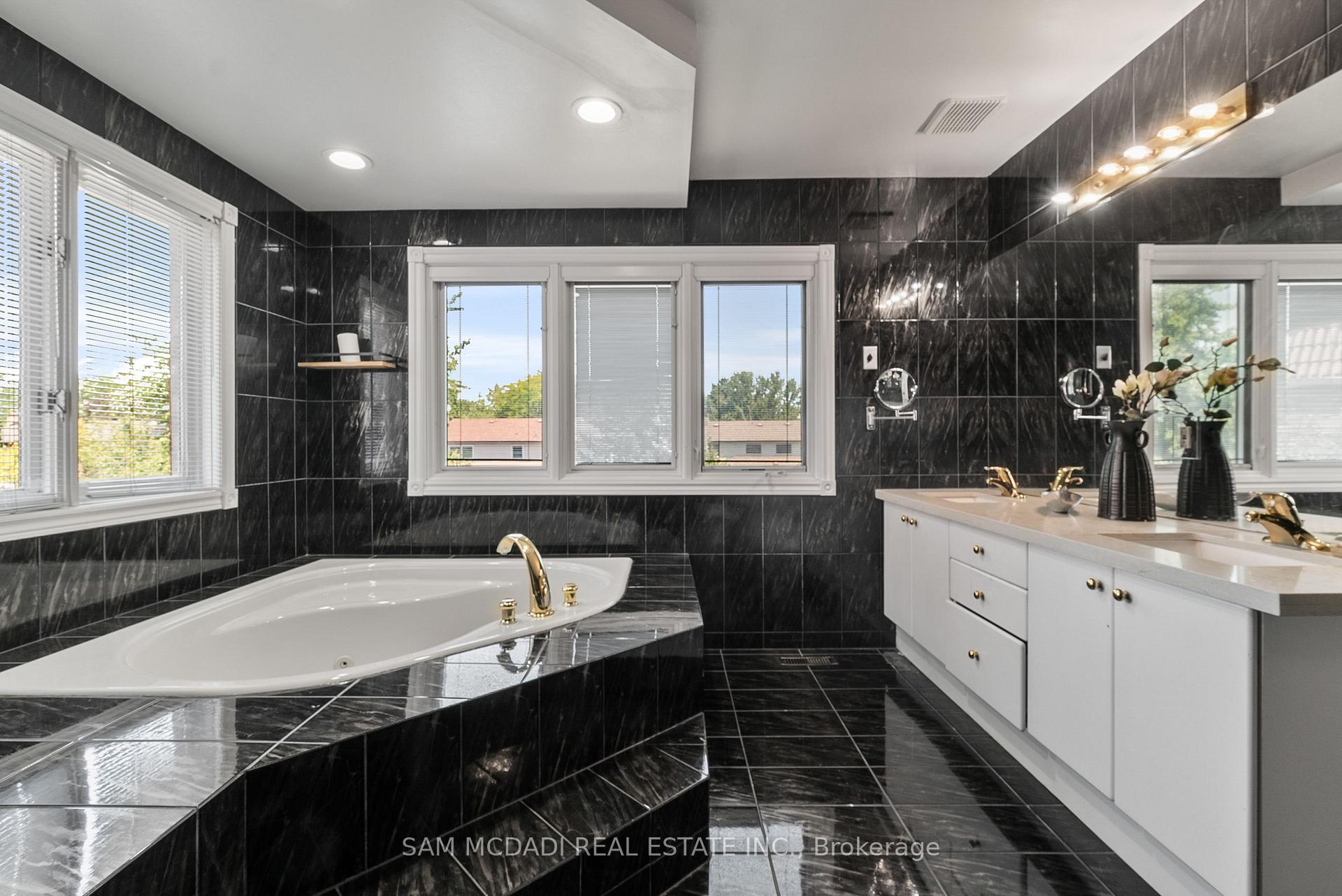 Photo 18 of 2339 Glengarry Road, Mississauga, Erindale — HOMEH