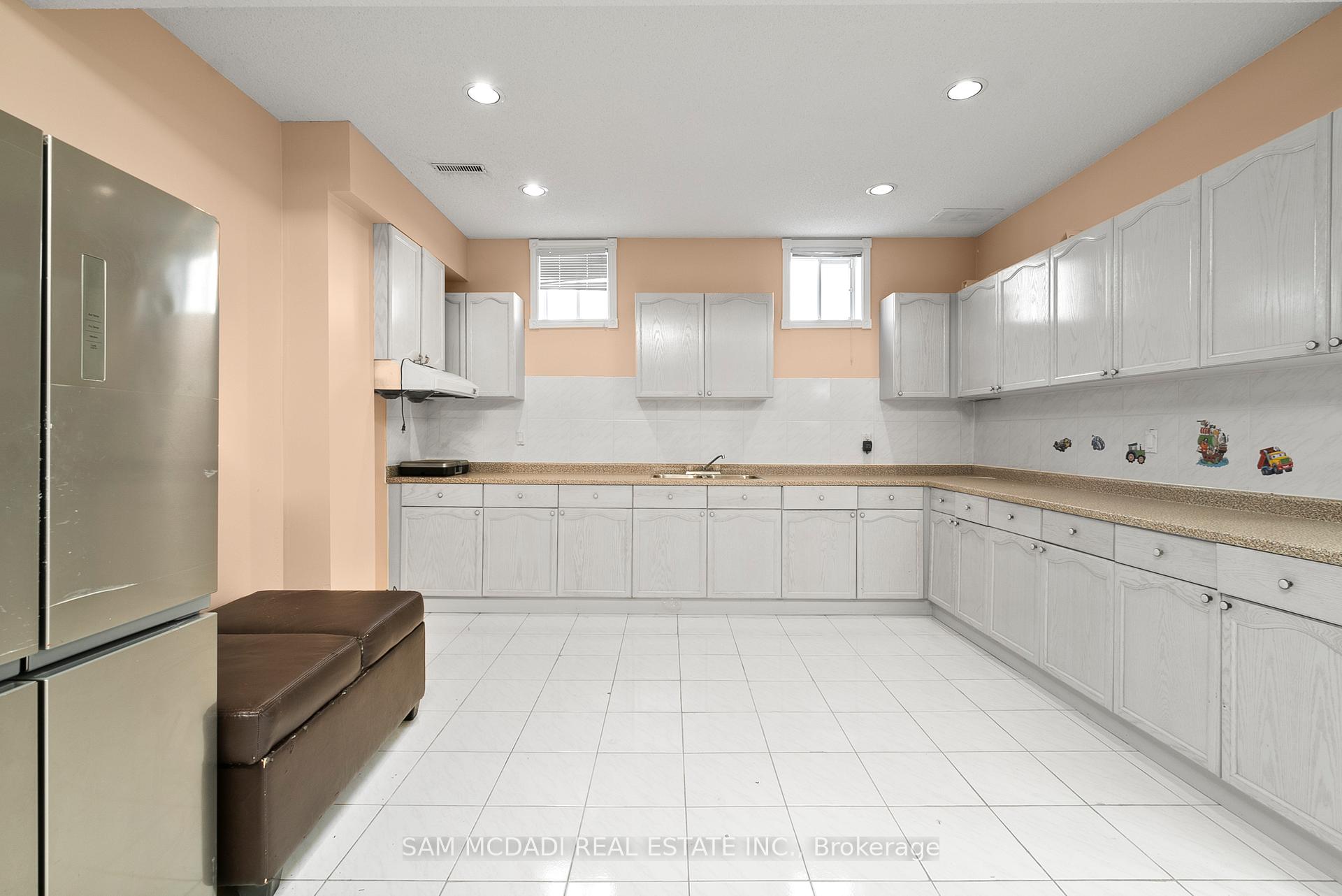 Photo 24 of 2339 Glengarry Road, Mississauga, Erindale — HOMEH