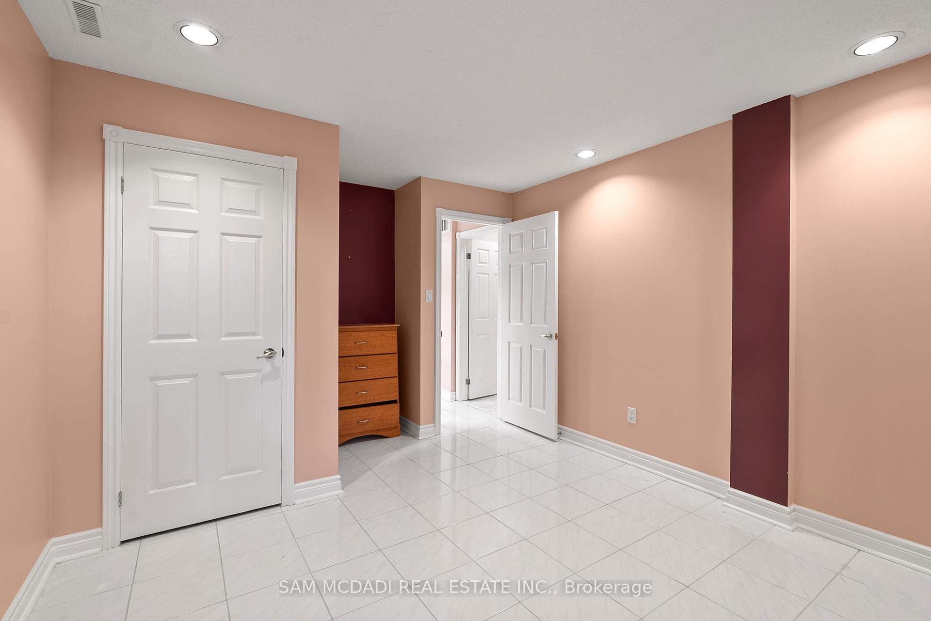 Photo 31 of 2339 Glengarry Road, Mississauga, Erindale — HOMEH