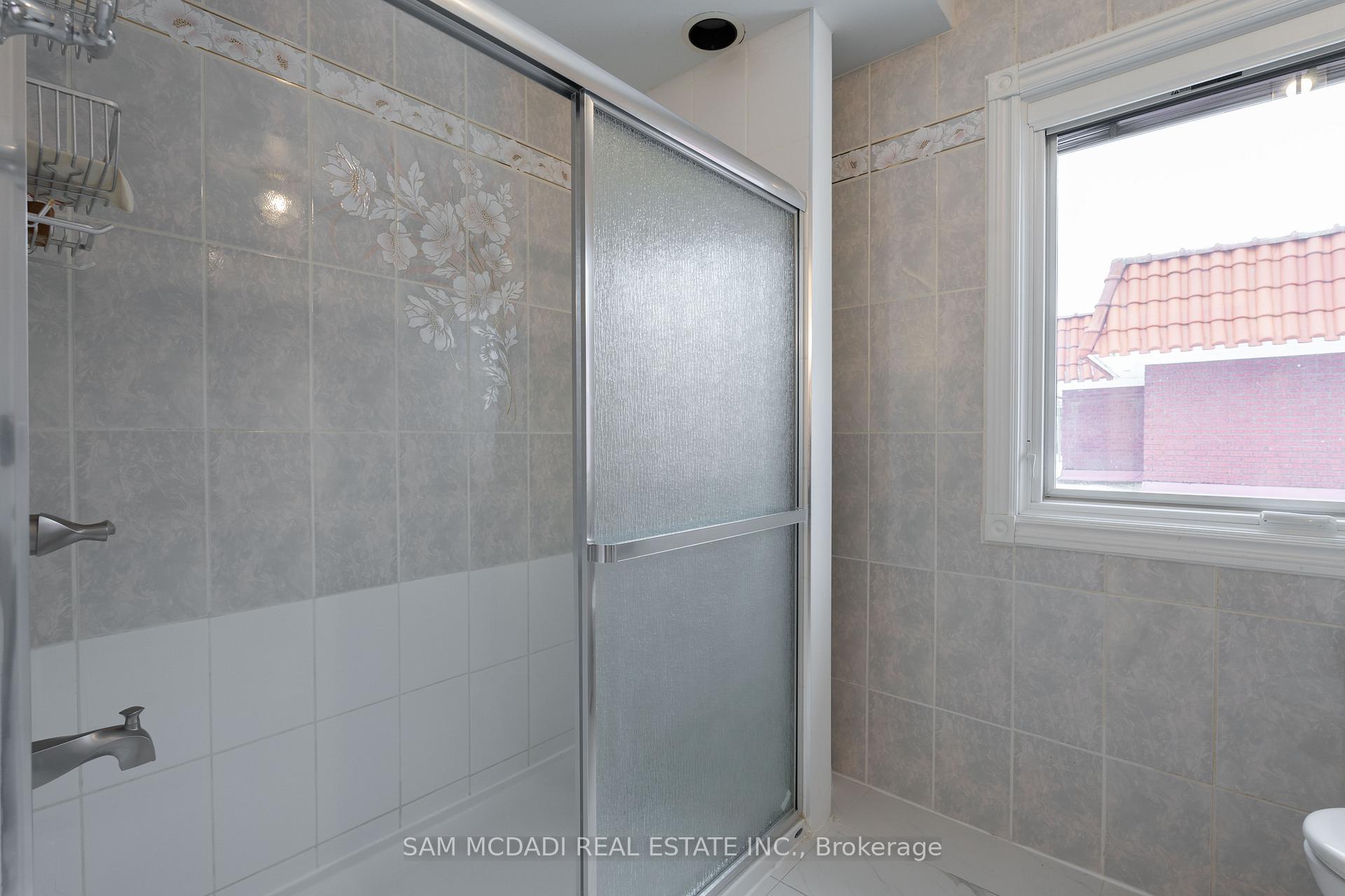 Photo 39 of 2339 Glengarry Road, Mississauga, Erindale — HOMEH