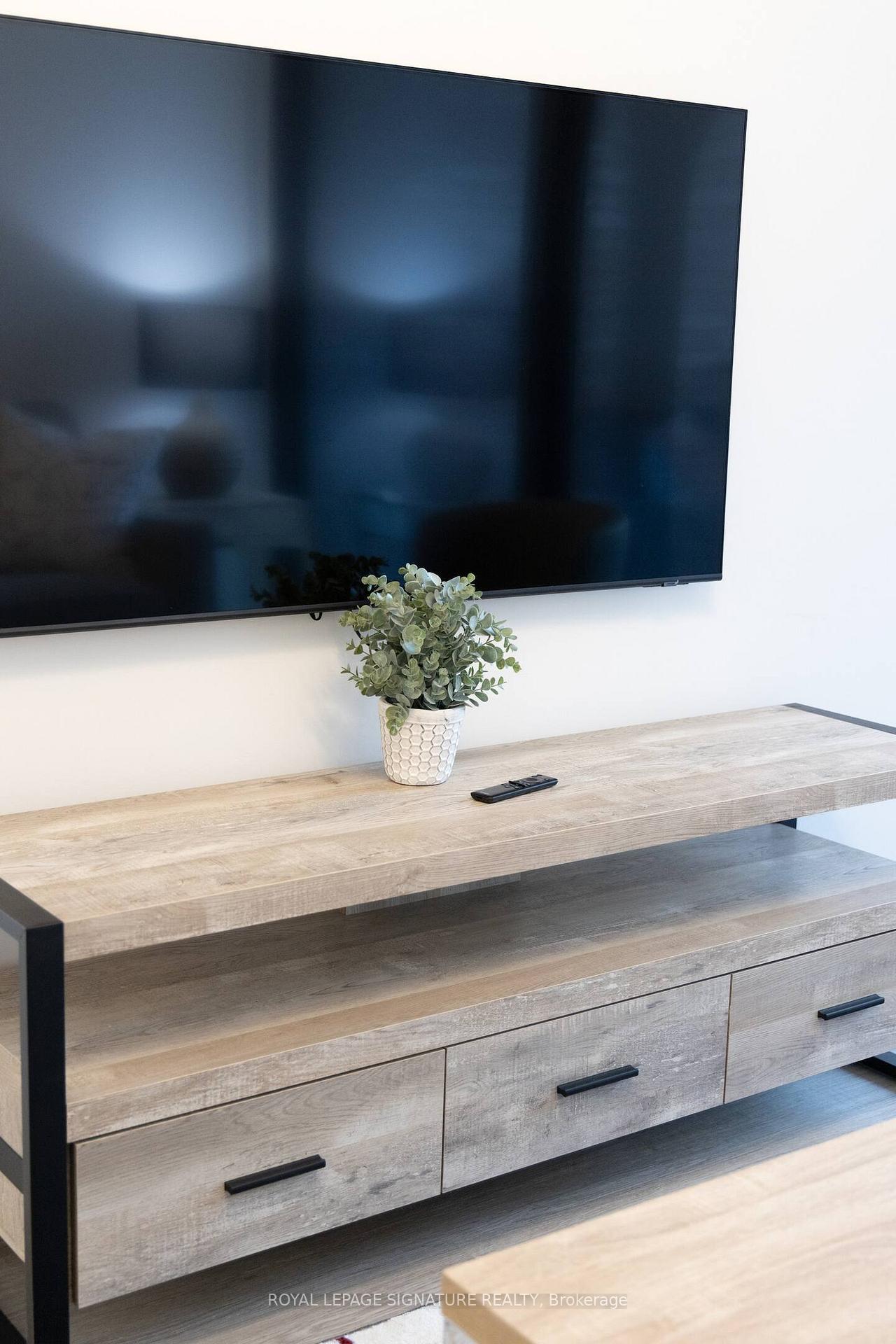 Photo 8 of Unit 406, 47 Mutual St Street, Toronto, Church-Yonge Corridor — HOMEH