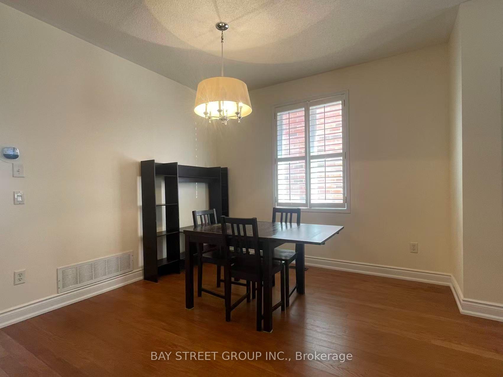 Photo 6 of 11 Belgrave Square, Markham, Berczy — HOMEH