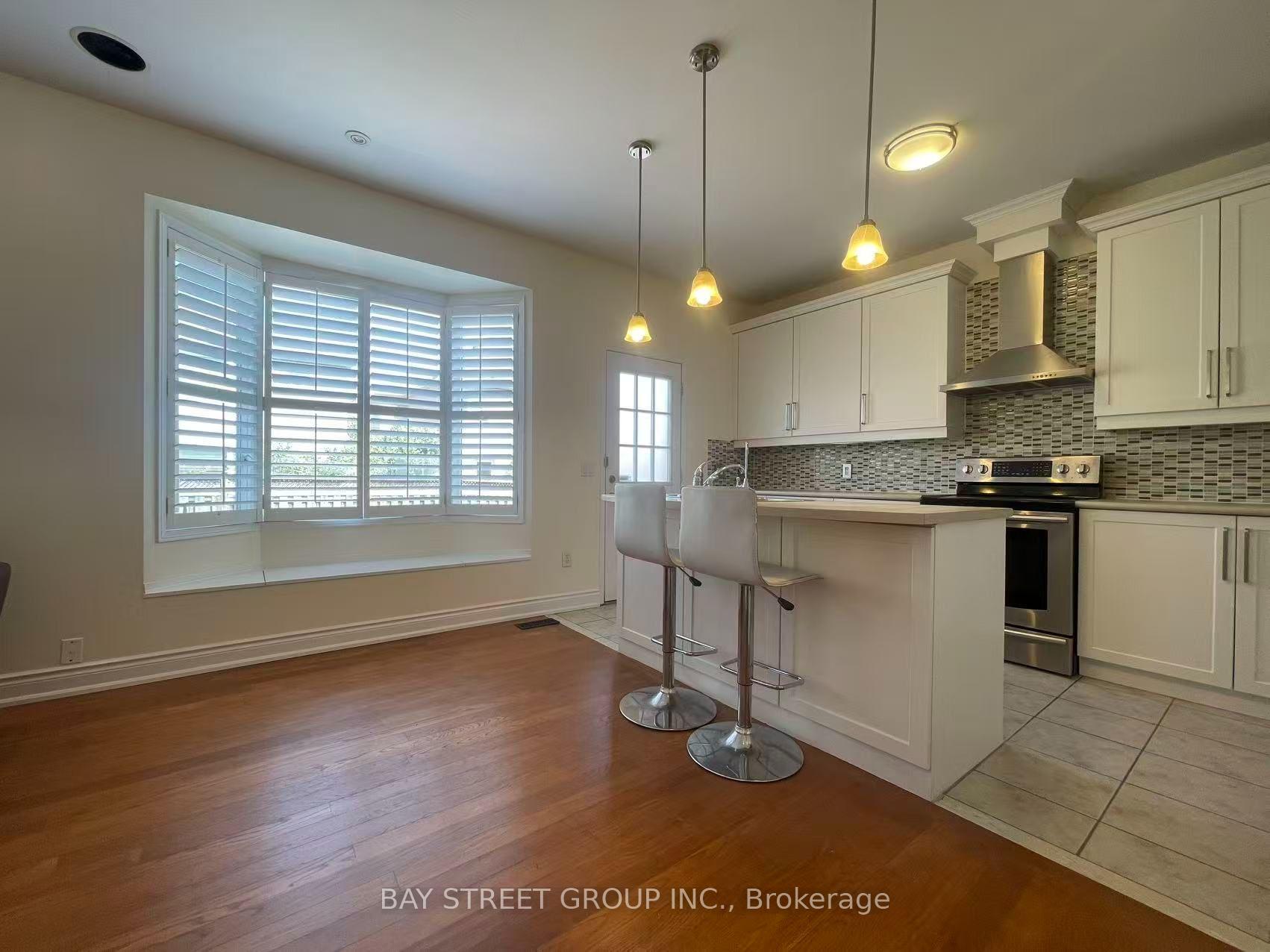 Photo 8 of 11 Belgrave Square, Markham, Berczy — HOMEH