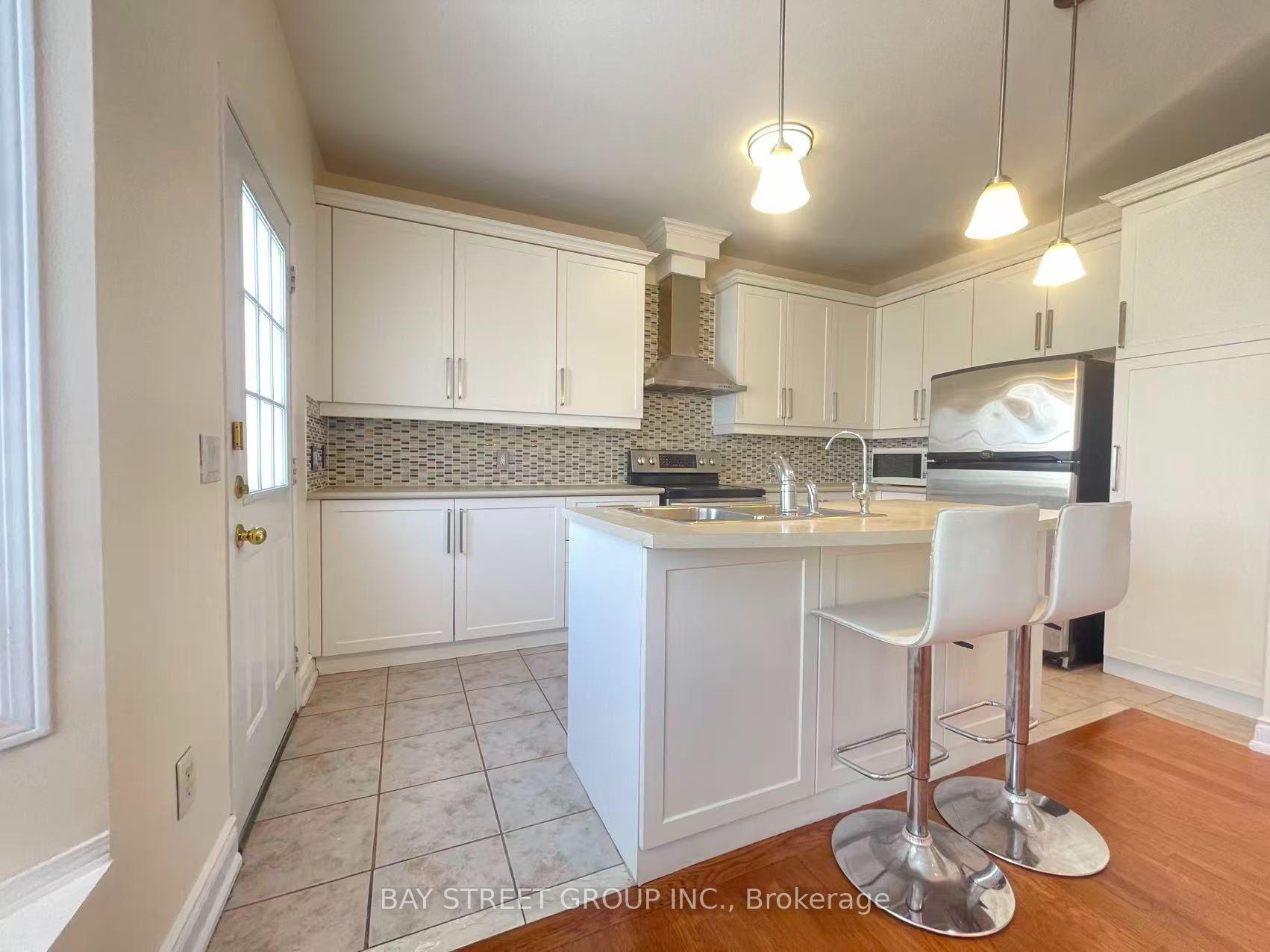 Photo 10 of 11 Belgrave Square, Markham, Berczy — HOMEH