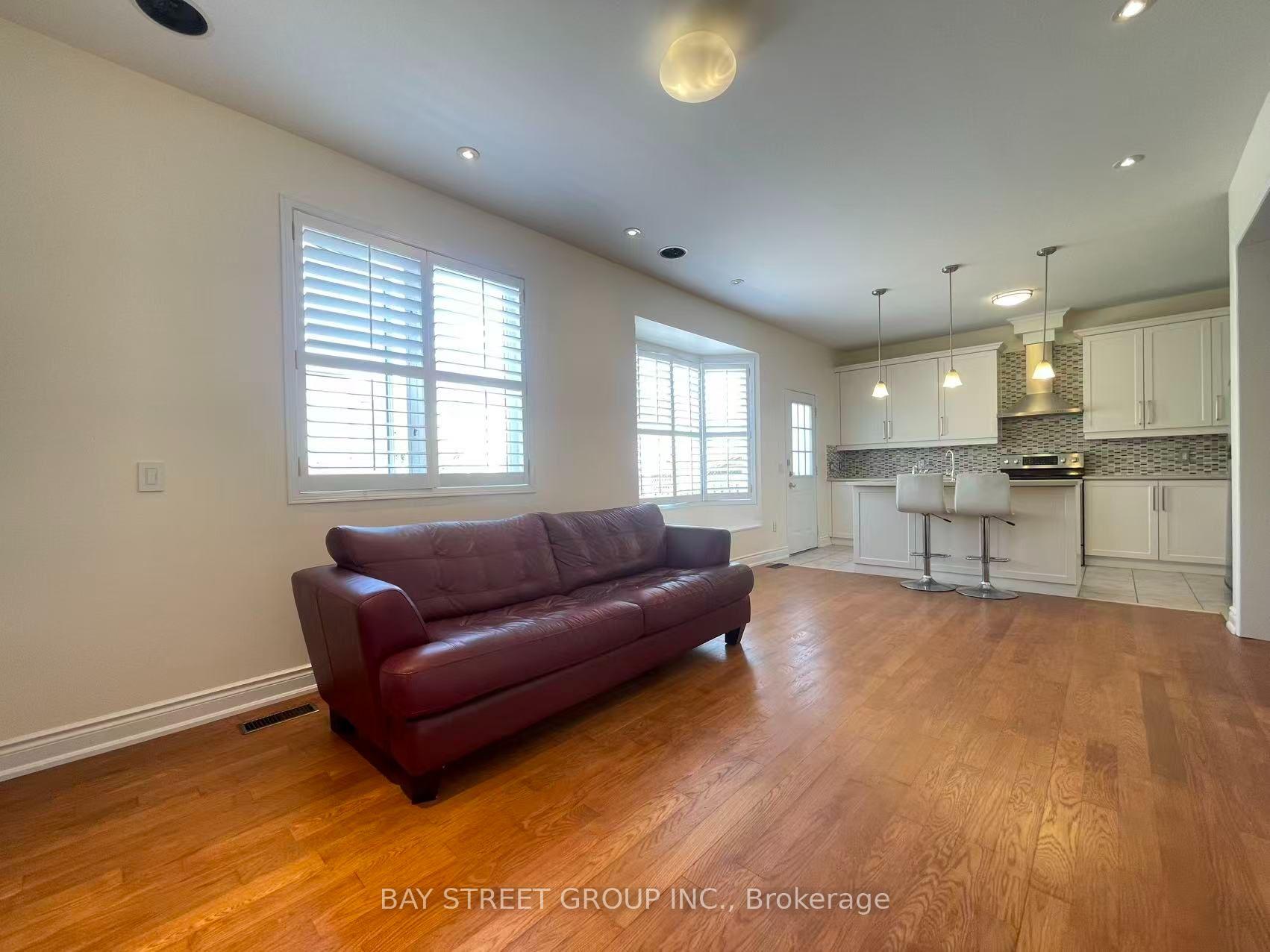 Photo 12 of 11 Belgrave Square, Markham, Berczy — HOMEH