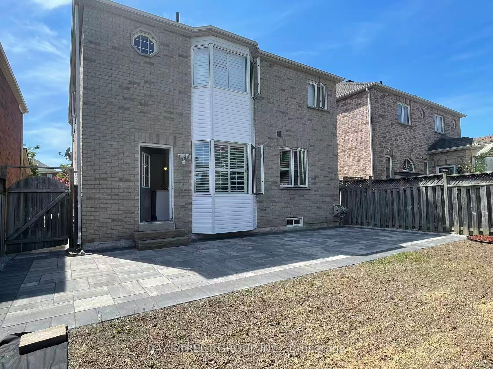 Photo 27 of 11 Belgrave Square, Markham, Berczy — HOMEH