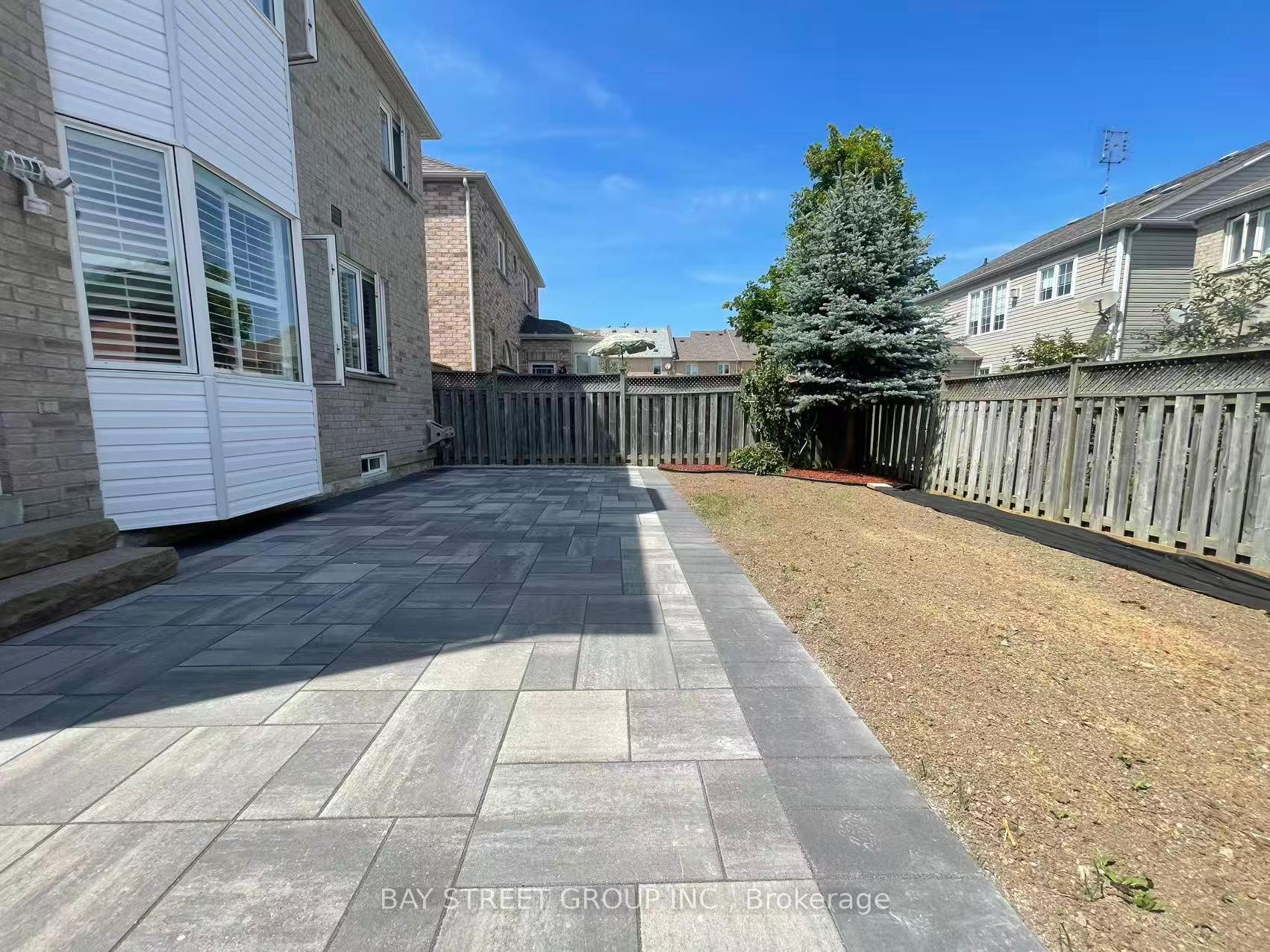 Photo 30 of 11 Belgrave Square, Markham, Berczy — HOMEH