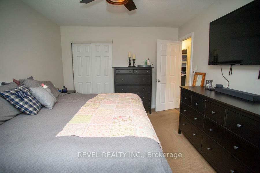 Photo 13 of 102 Century Hill Drive, Kitchener, Country Hills — HOMEH