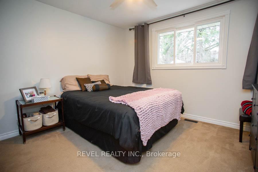 Photo 14 of 102 Century Hill Drive, Kitchener, Country Hills — HOMEH