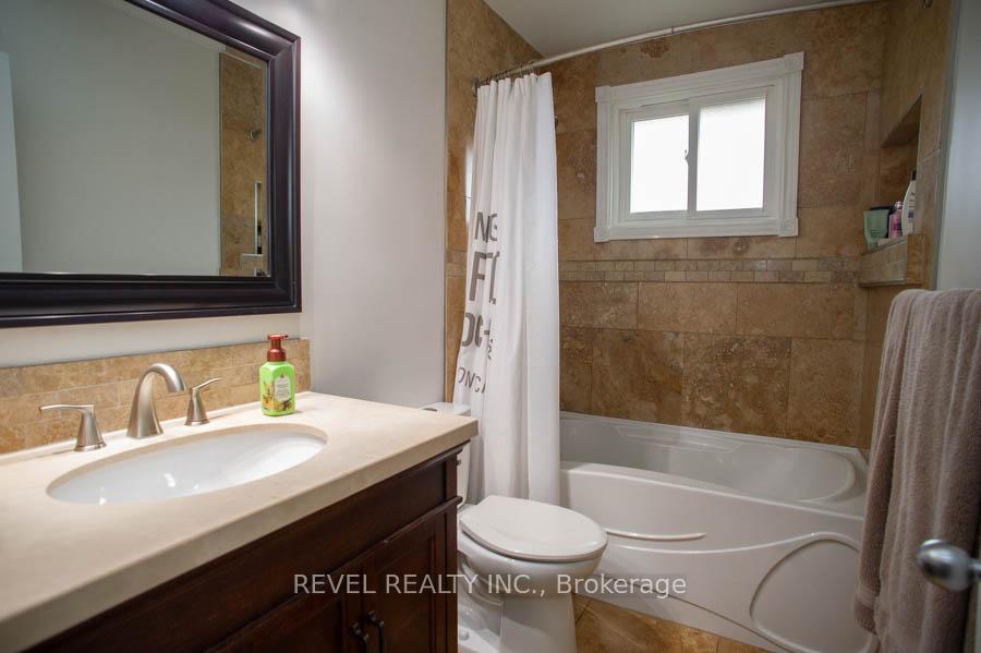 Photo 18 of 102 Century Hill Drive, Kitchener, Country Hills — HOMEH