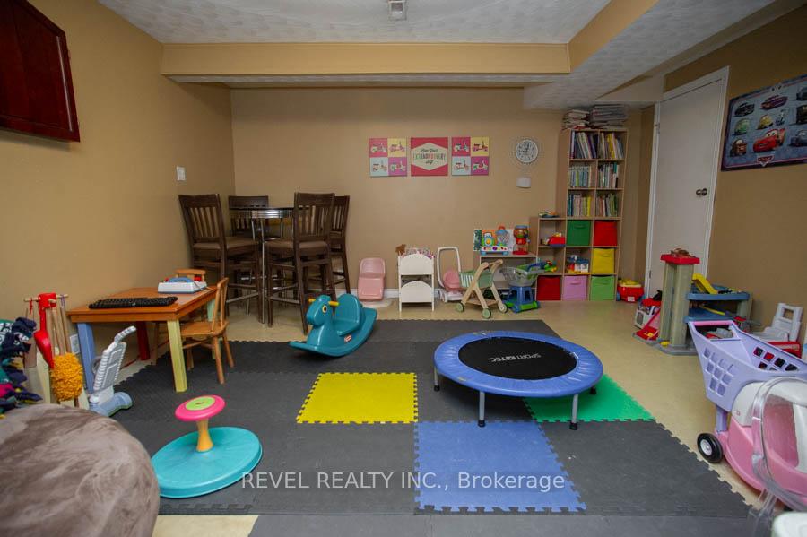 Photo 23 of 102 Century Hill Drive, Kitchener, Country Hills — HOMEH