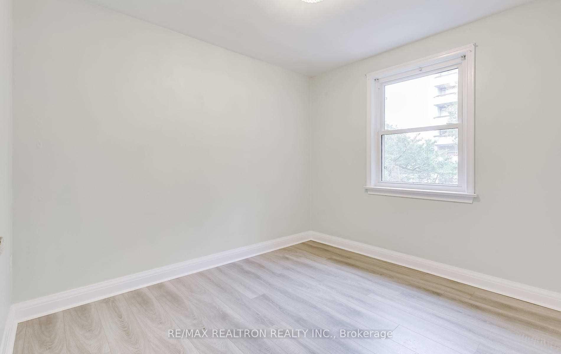 Photo 7 of 27 Highland Park, Markham, Grandview — HOMEH