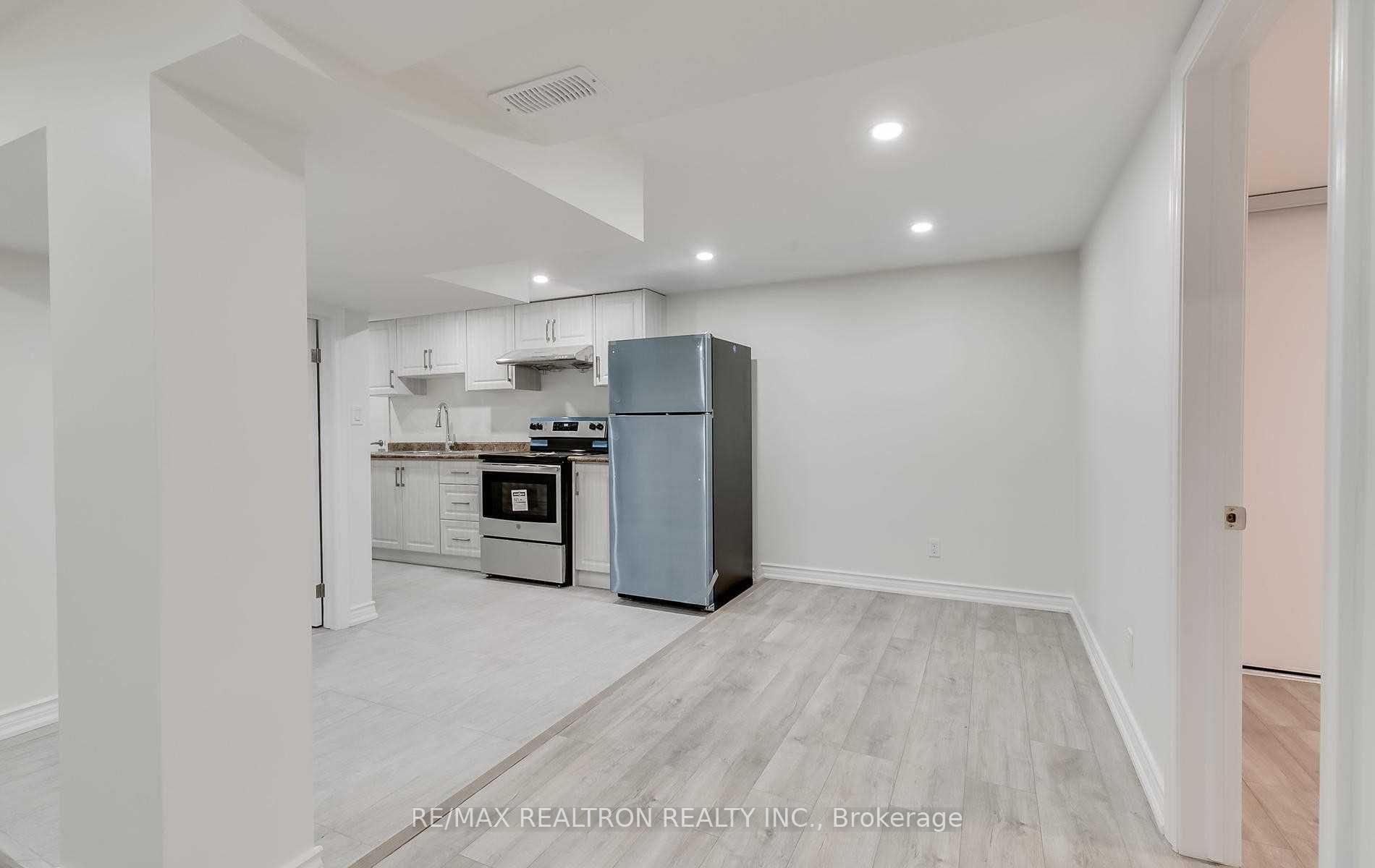 Photo 15 of 27 Highland Park, Markham, Grandview — HOMEH