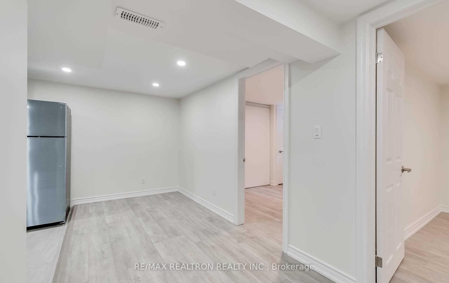 Photo 20 of 27 Highland Park, Markham, Grandview — HOMEH
