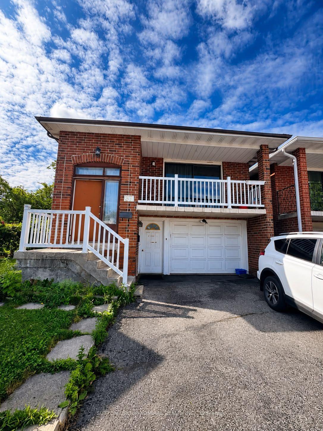 Front of Unit Upper Level, 37 Royal Colwood Court