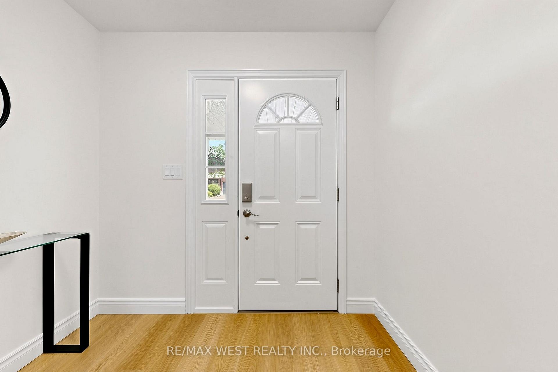 Photo 5 of 571 St Moritz Avenue, Waterloo, Clair Hills — HOMEH
