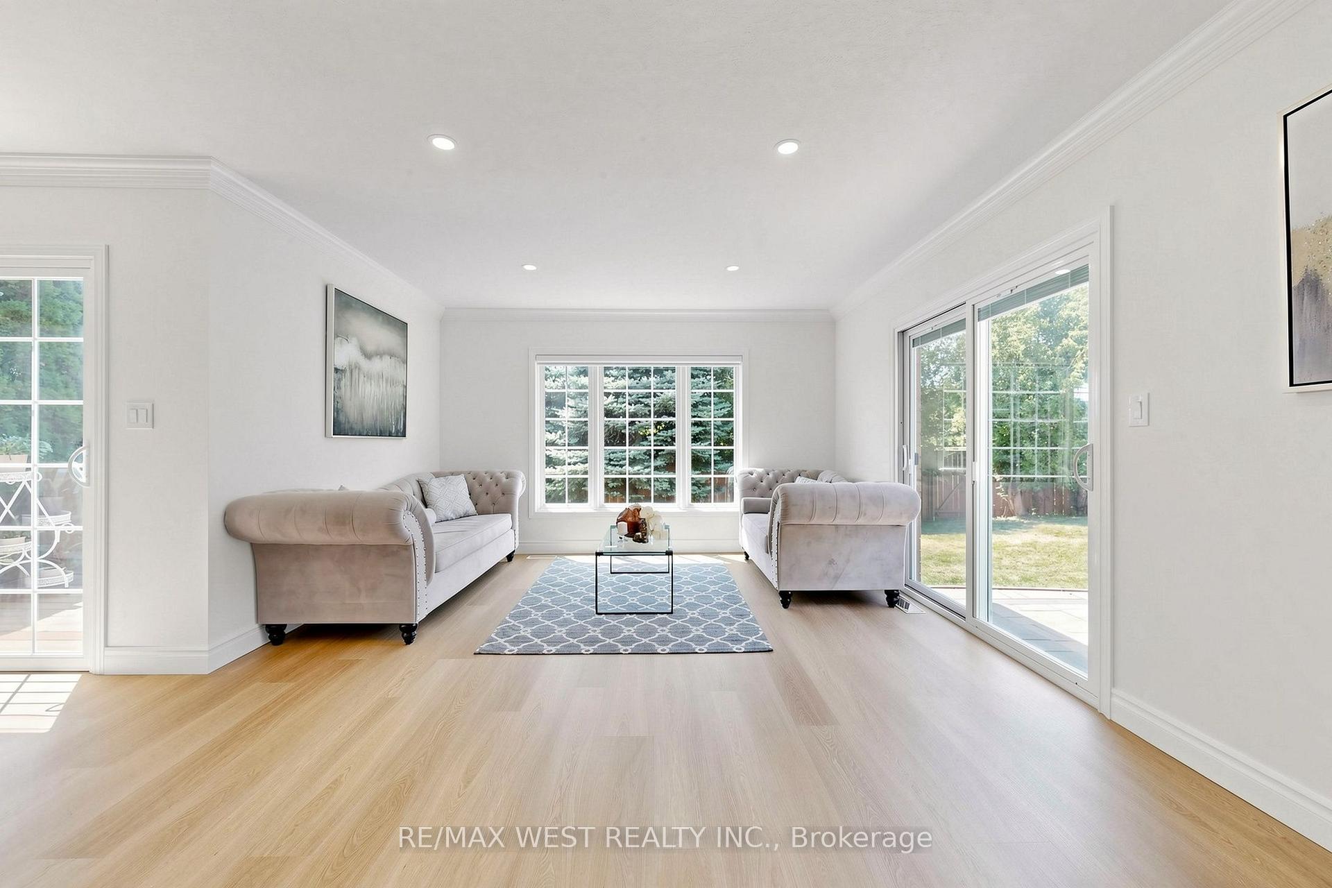 Photo 6 of 571 St Moritz Avenue, Waterloo, Clair Hills — HOMEH