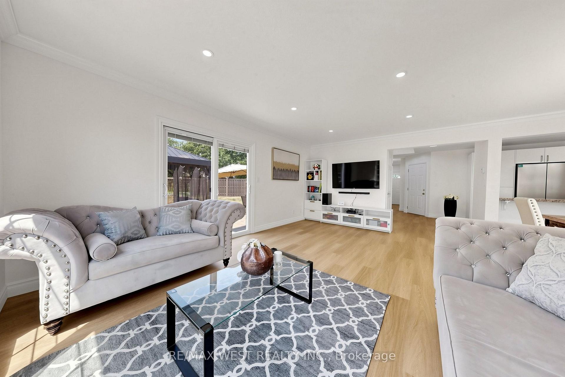 Photo 8 of 571 St Moritz Avenue, Waterloo, Clair Hills — HOMEH