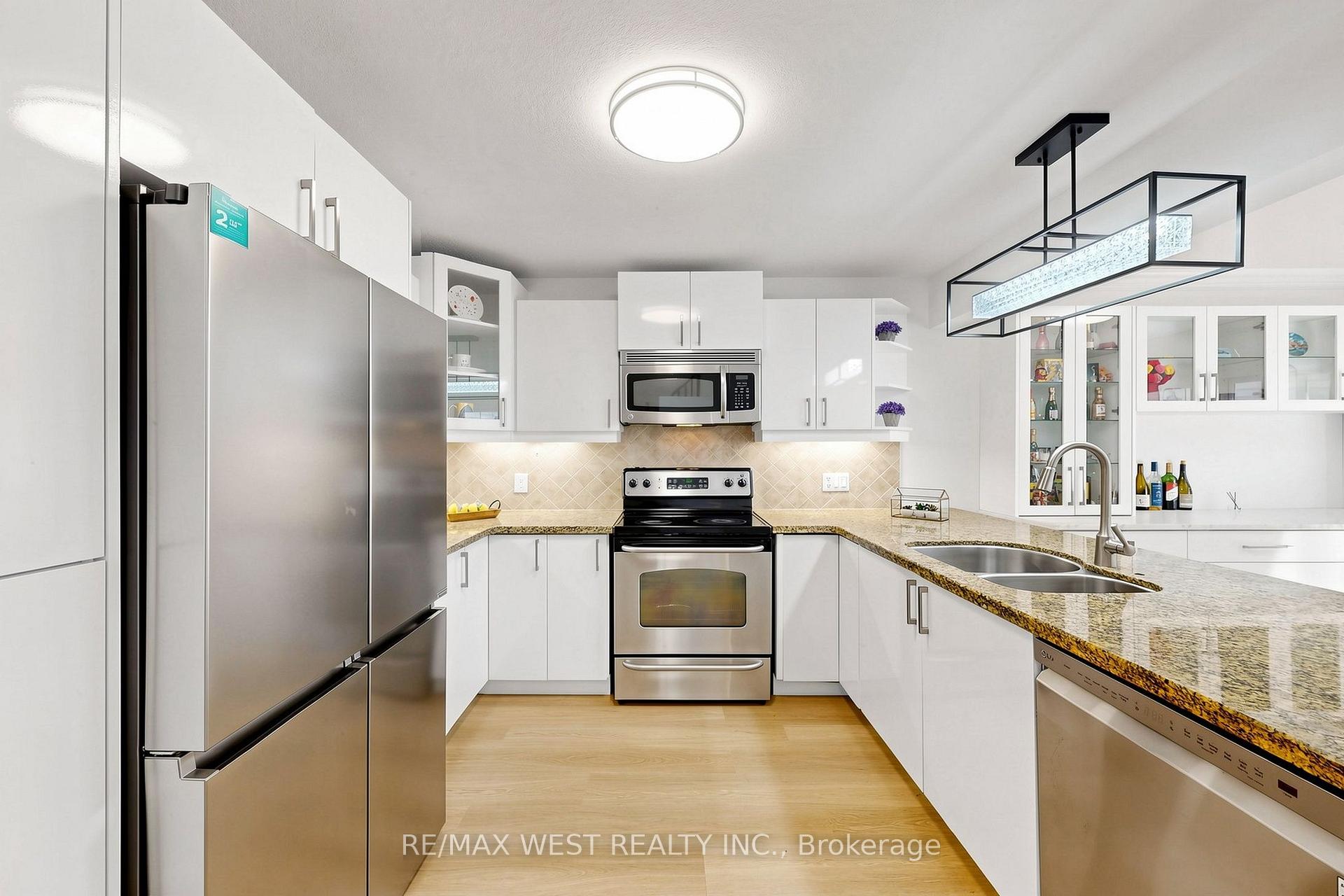 Photo 13 of 571 St Moritz Avenue, Waterloo, Clair Hills — HOMEH