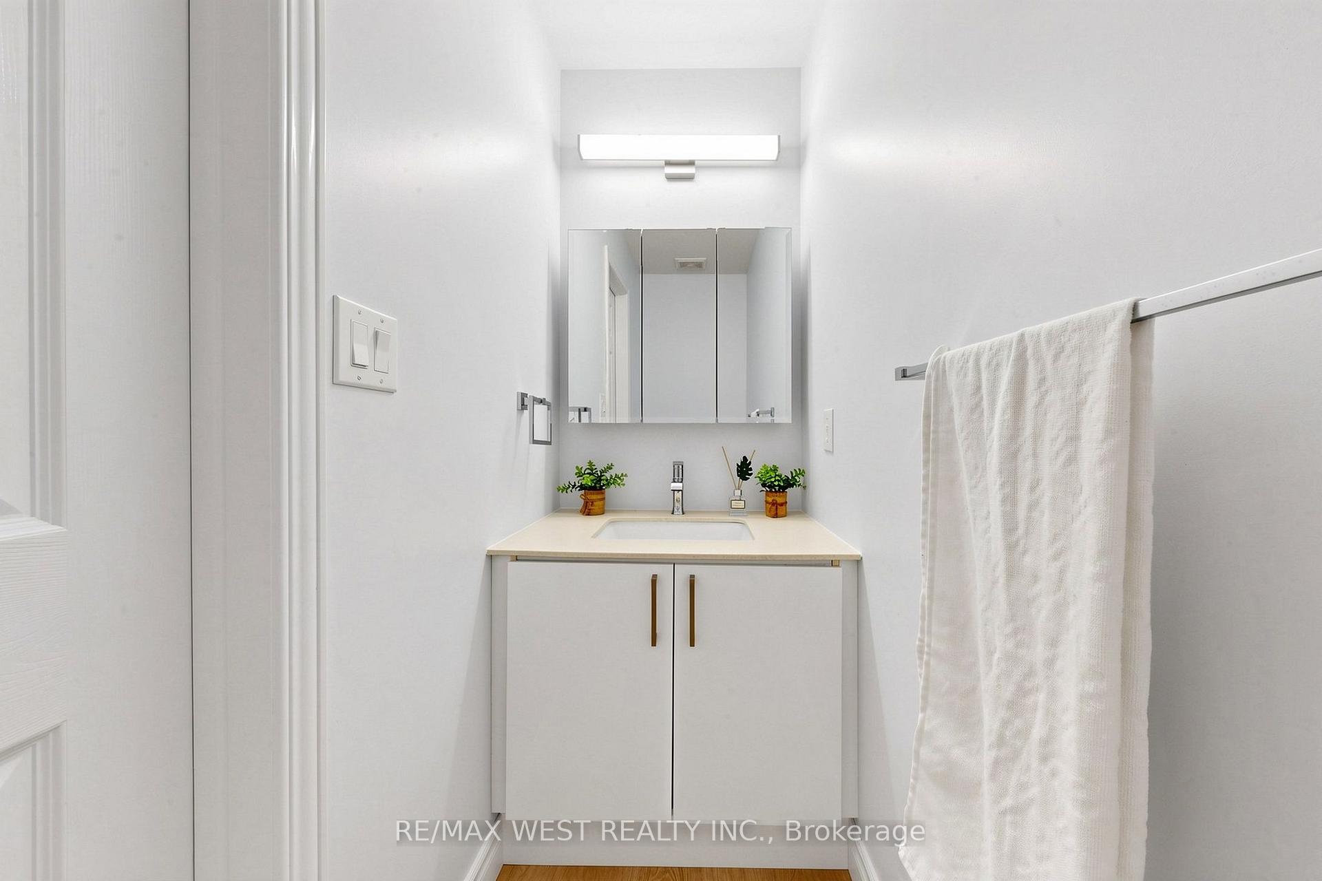 Photo 16 of 571 St Moritz Avenue, Waterloo, Clair Hills — HOMEH