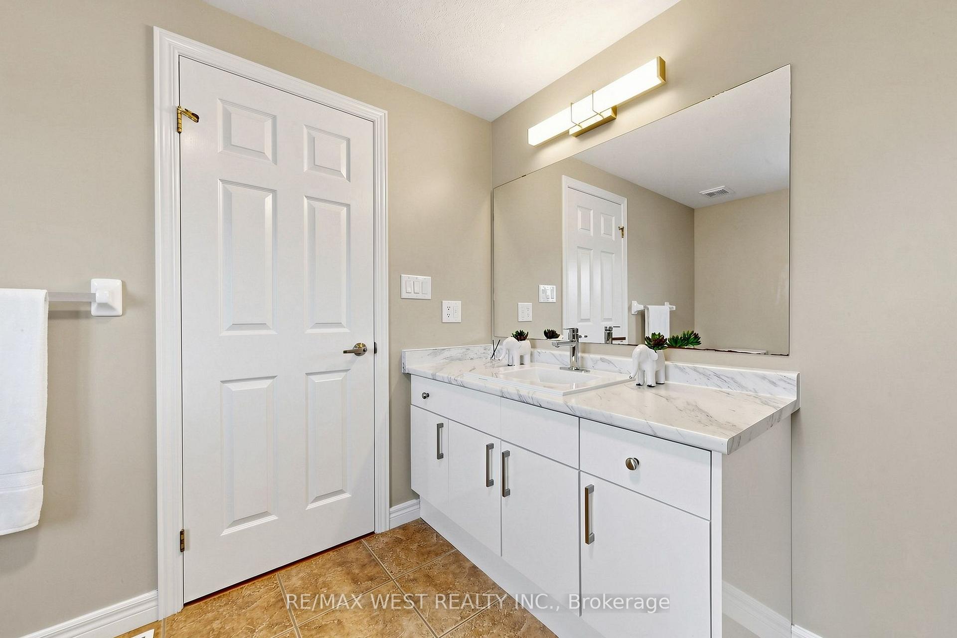 Photo 21 of 571 St Moritz Avenue, Waterloo, Clair Hills — HOMEH
