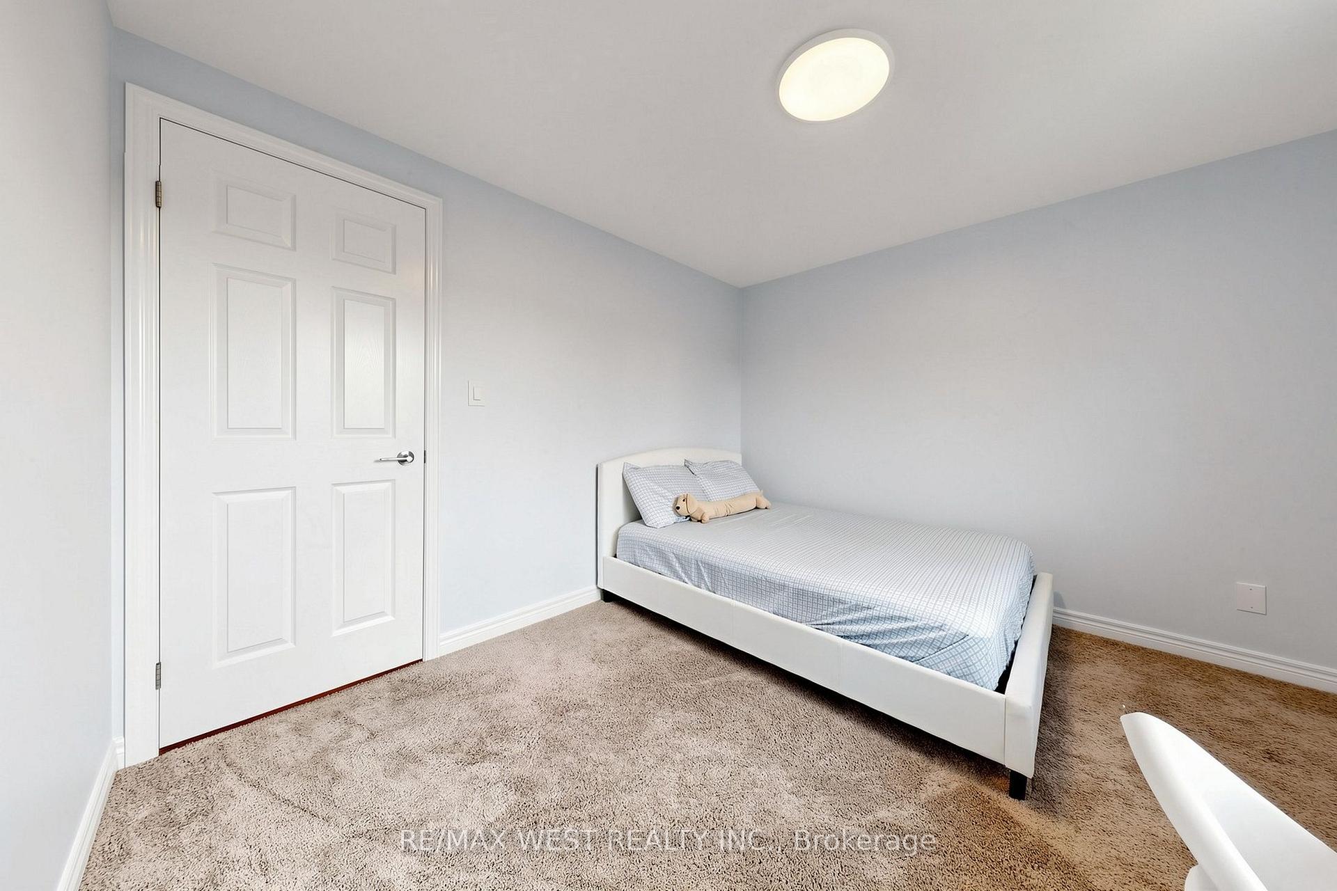 Photo 23 of 571 St Moritz Avenue, Waterloo, Clair Hills — HOMEH