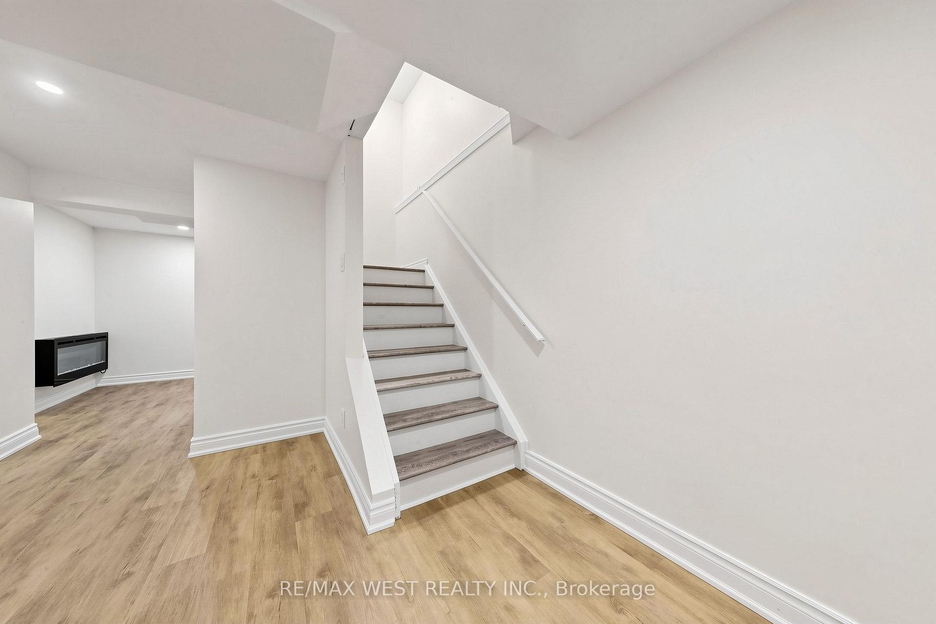 Photo 26 of 571 St Moritz Avenue, Waterloo, Clair Hills — HOMEH