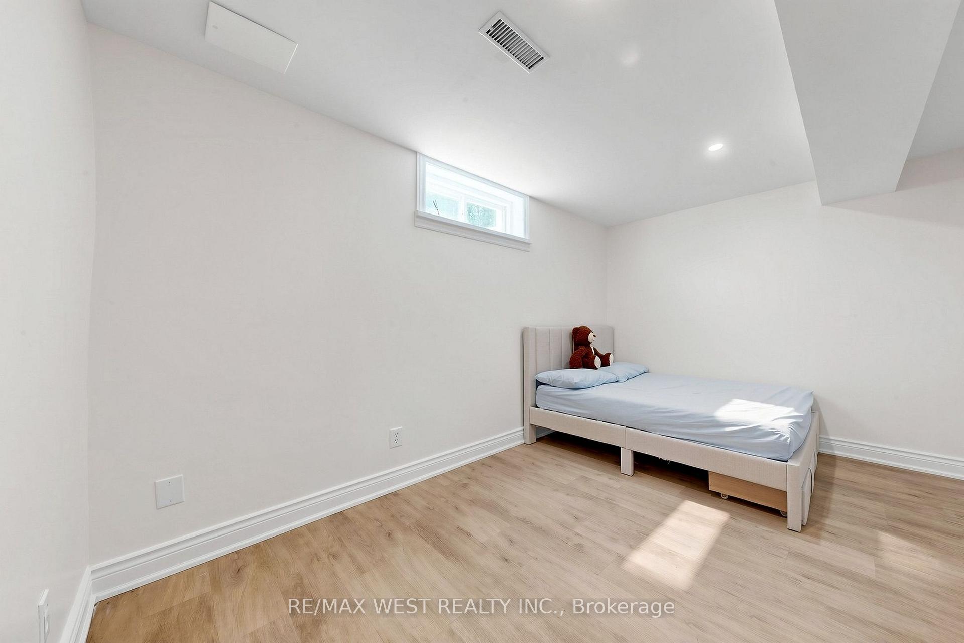 Photo 31 of 571 St Moritz Avenue, Waterloo, Clair Hills — HOMEH