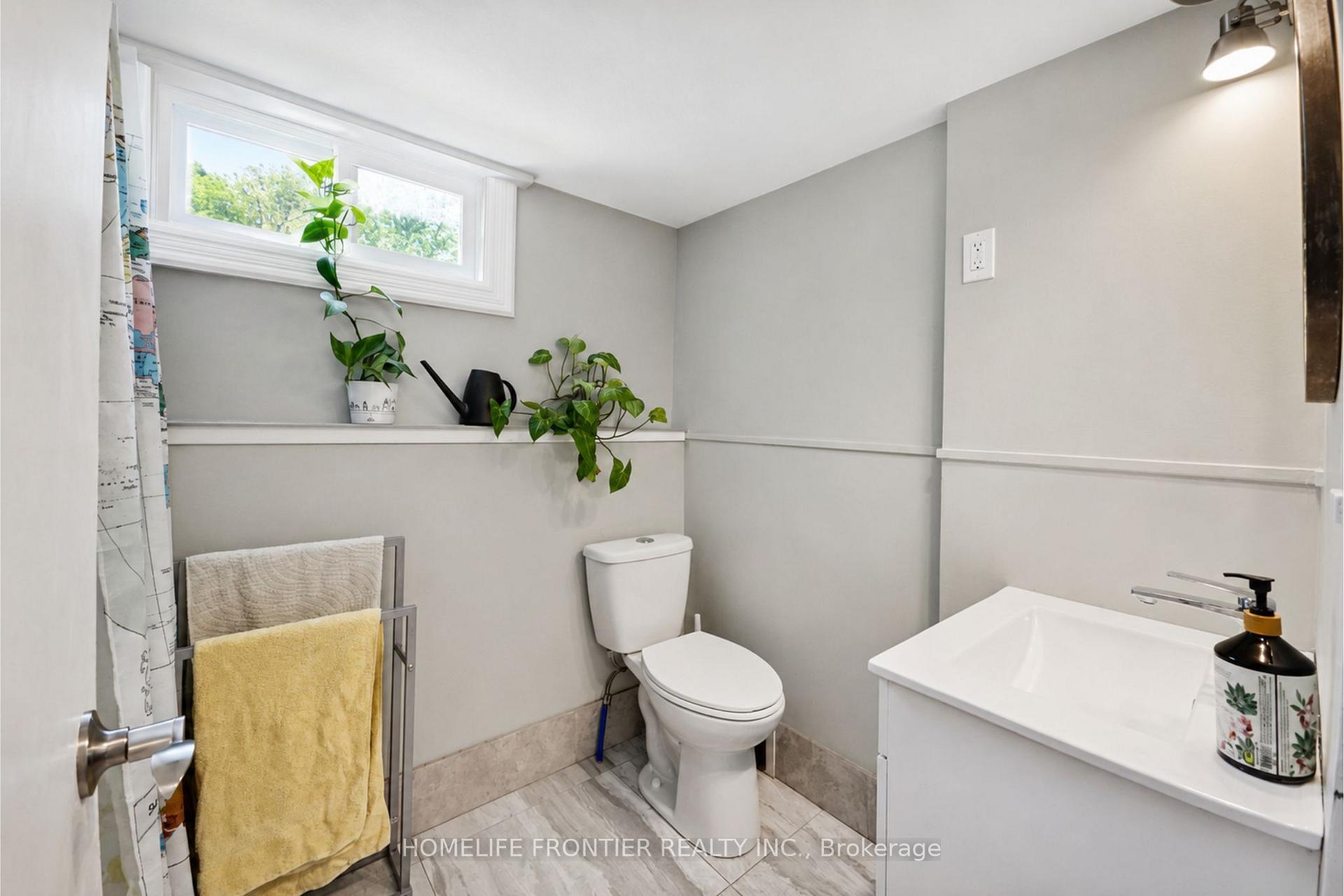 Photo 15 of 634 Gorham Street, Newmarket, Gorham-College Manor — HOMEH