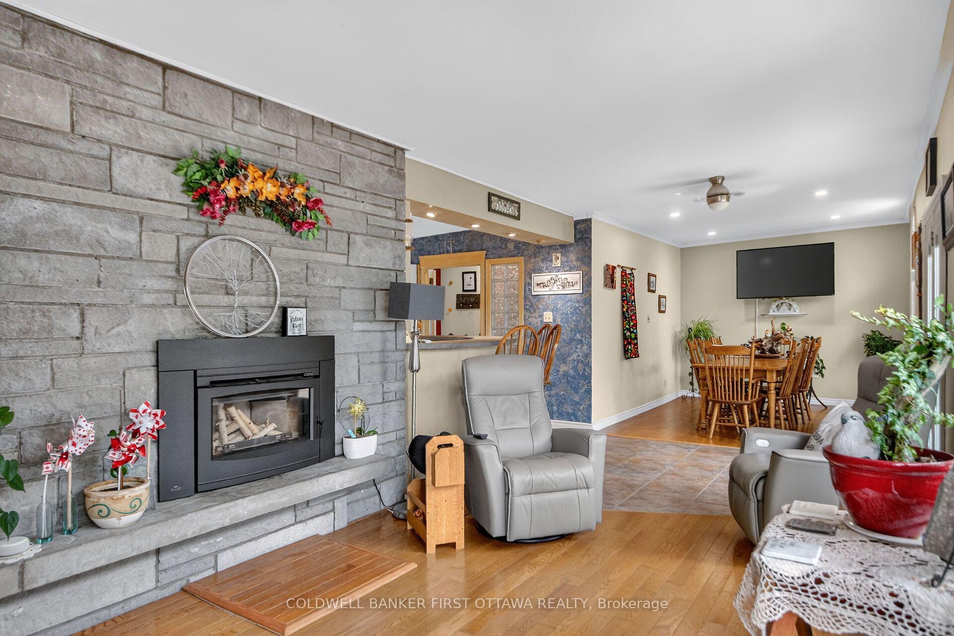 Photo 9 of 2014 River Road N, Ottawa, Manotick East to Manotick Station — HOMEH