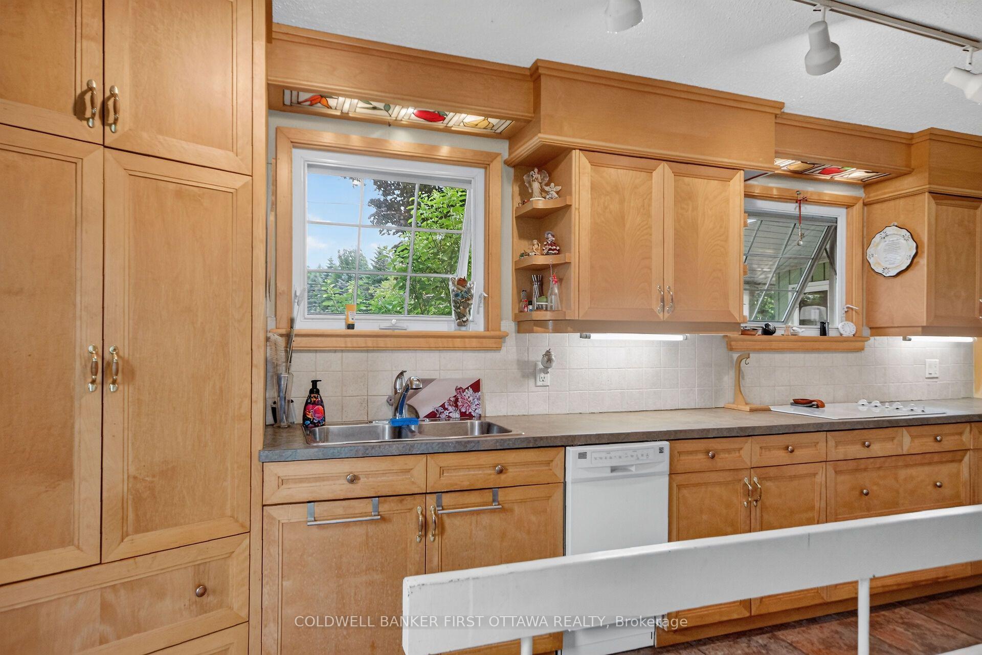 Photo 13 of 2014 River Road N, Ottawa, Manotick East to Manotick Station — HOMEH
