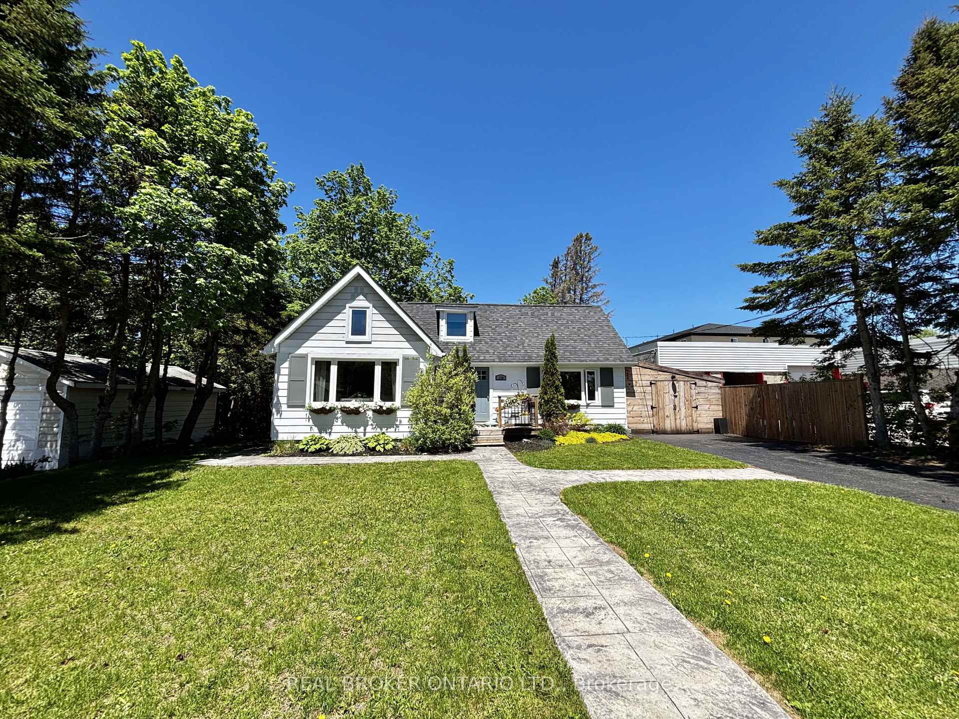 Photo 1 of 170 George Street, Gravenhurst, Muskoka (S) — HOMEH