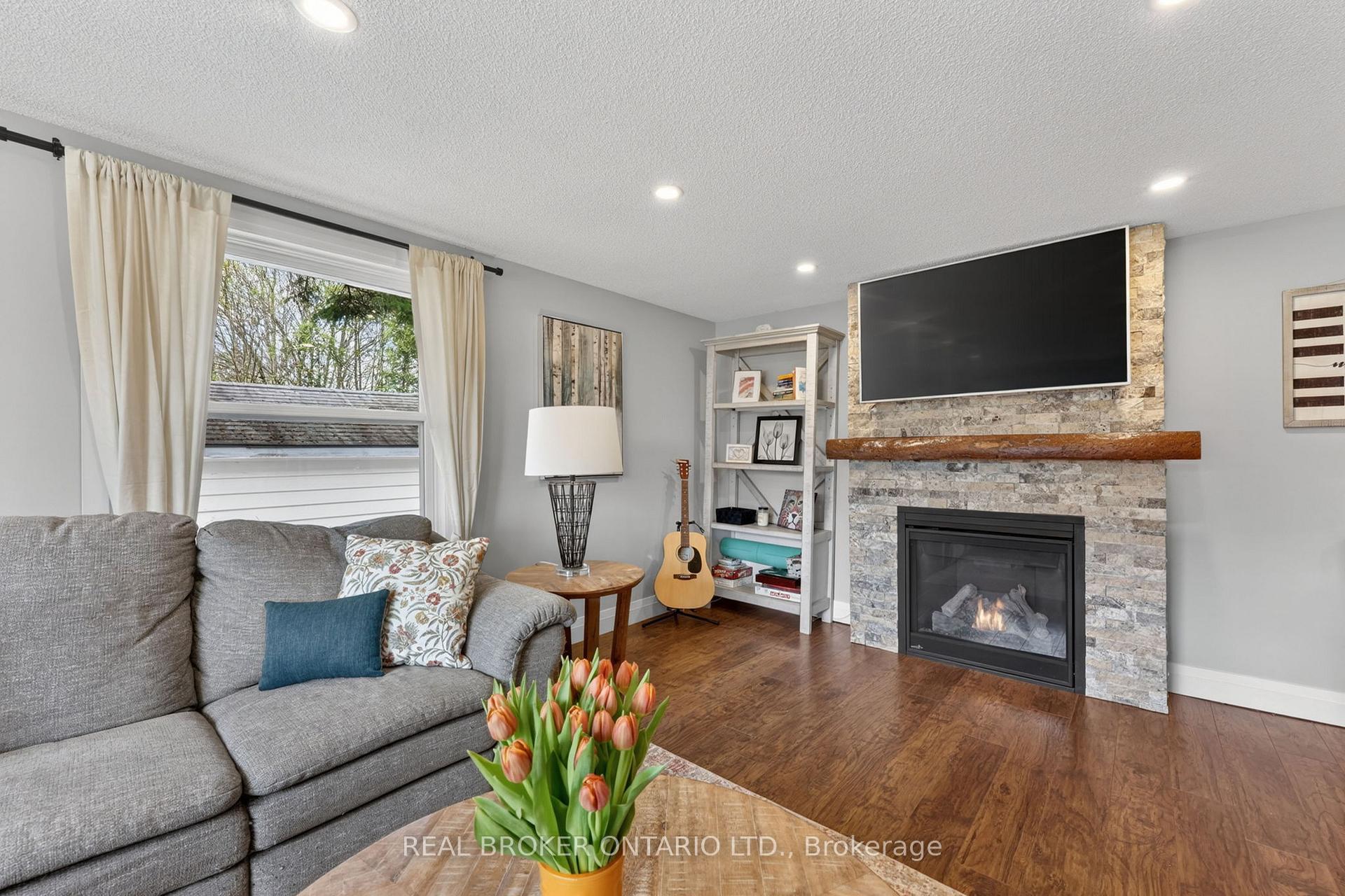 Photo 8 of 170 George Street, Gravenhurst, Muskoka (S) — HOMEH