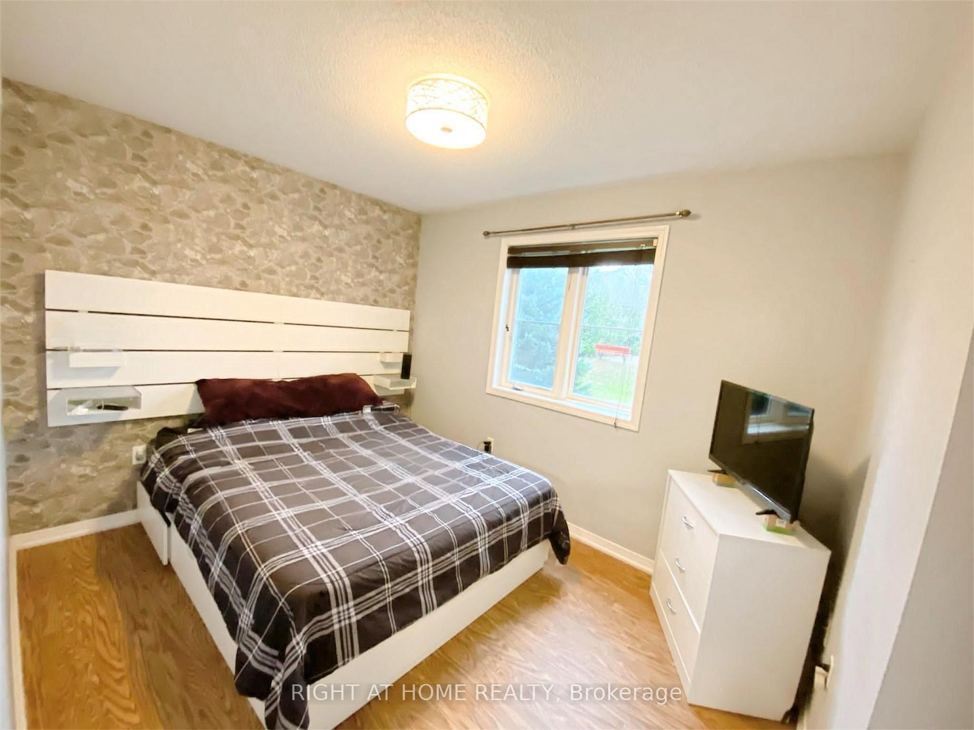 Photo 5 of Unit 8, 13 Cheltenham Road, Barrie, Georgian Drive — HOMEH
