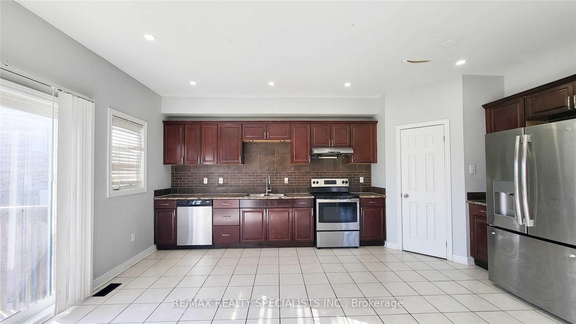 Photo 3 of 17 Iron Block Drive, Brampton, Northwest Sandalwood Parkway — HOMEH