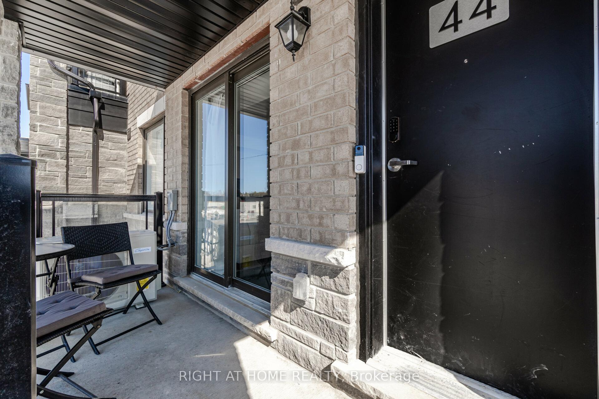 Photo 2 of 44 Magnolia Lane, Barrie, Innis-Shore — HOMEH
