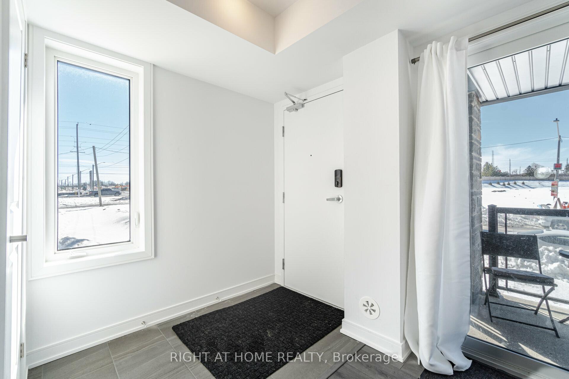 Photo 3 of 44 Magnolia Lane, Barrie, Innis-Shore — HOMEH