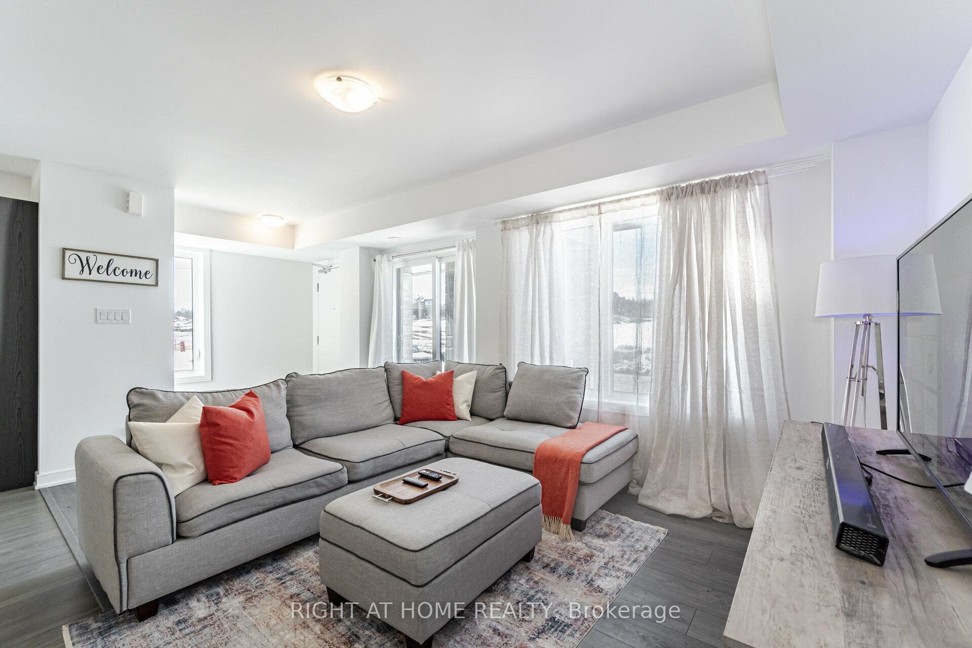 Photo 4 of 44 Magnolia Lane, Barrie, Innis-Shore — HOMEH