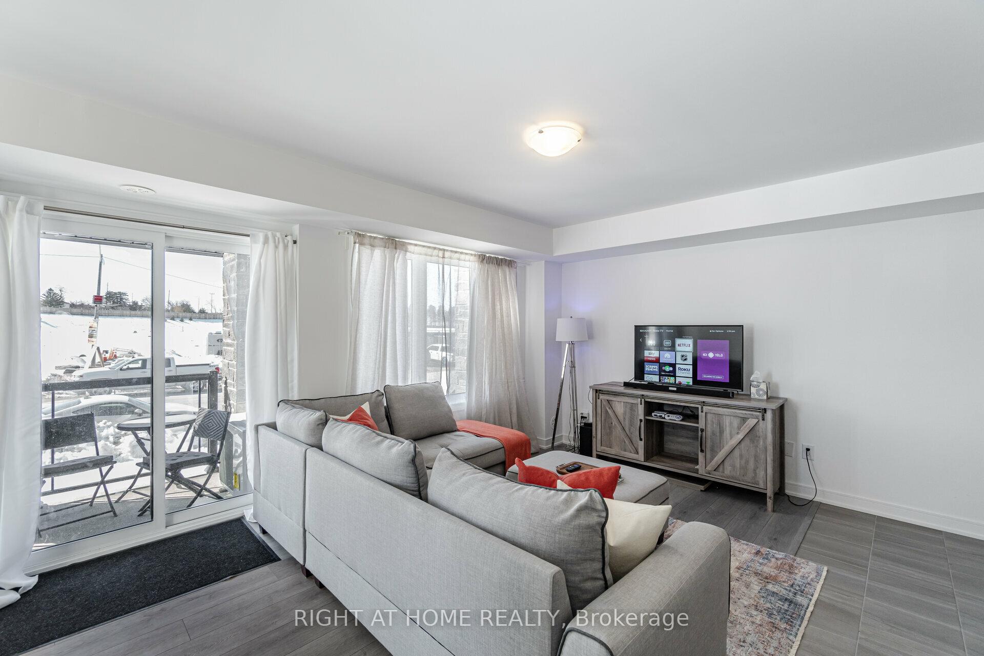 Photo 5 of 44 Magnolia Lane, Barrie, Innis-Shore — HOMEH
