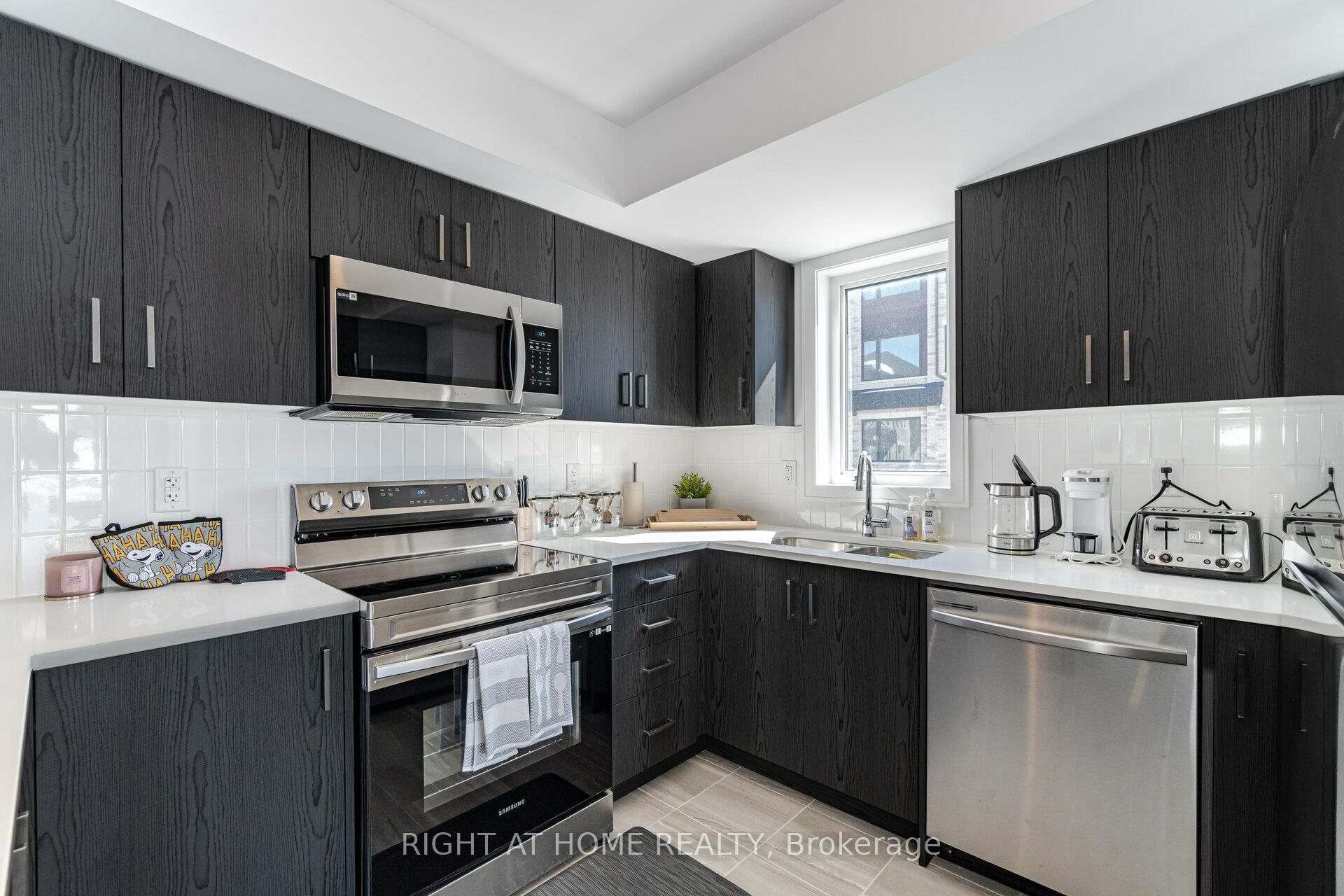 Photo 8 of 44 Magnolia Lane, Barrie, Innis-Shore — HOMEH