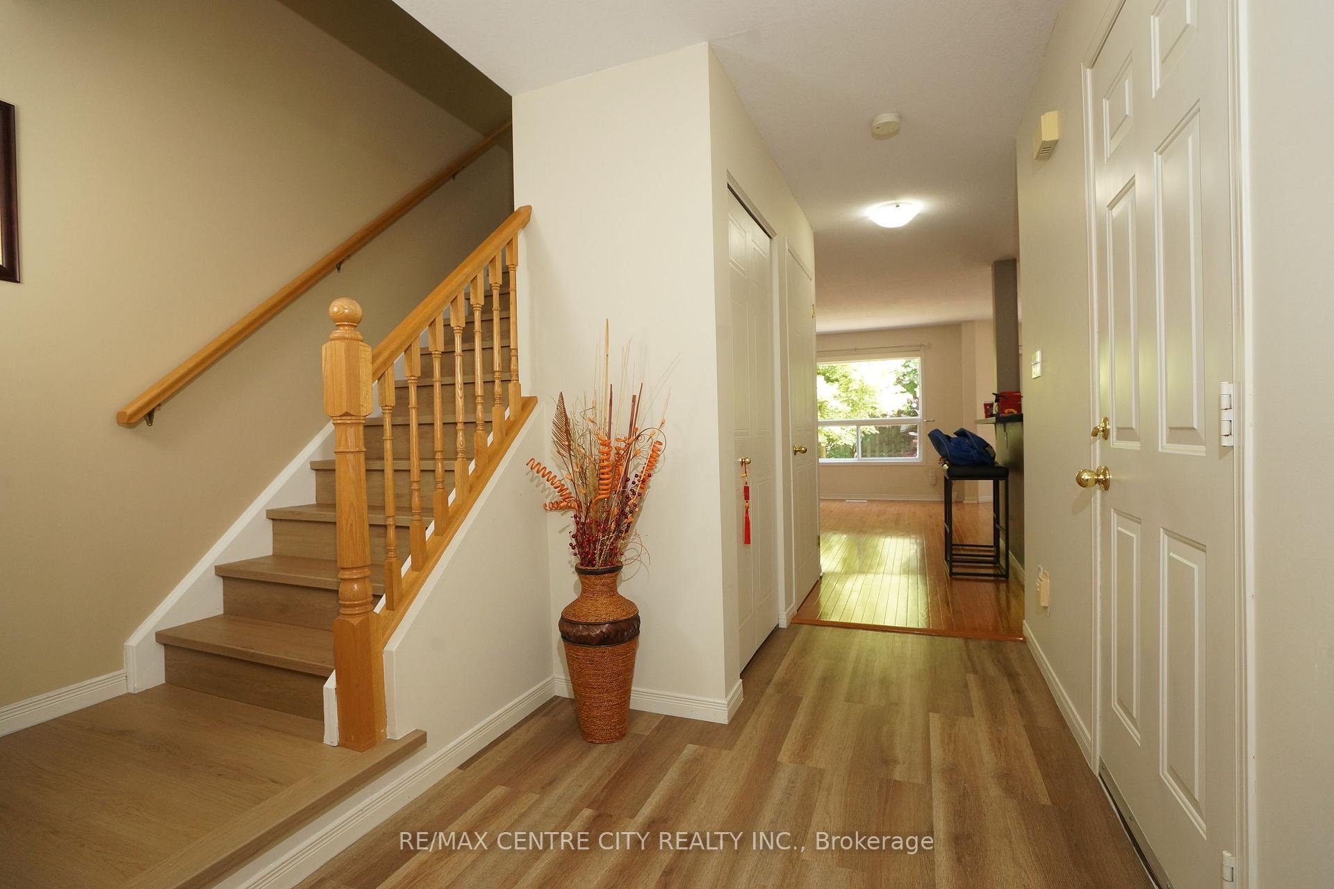 Photo 5 of 762 Blacksmith Street, London, North M — HOMEH