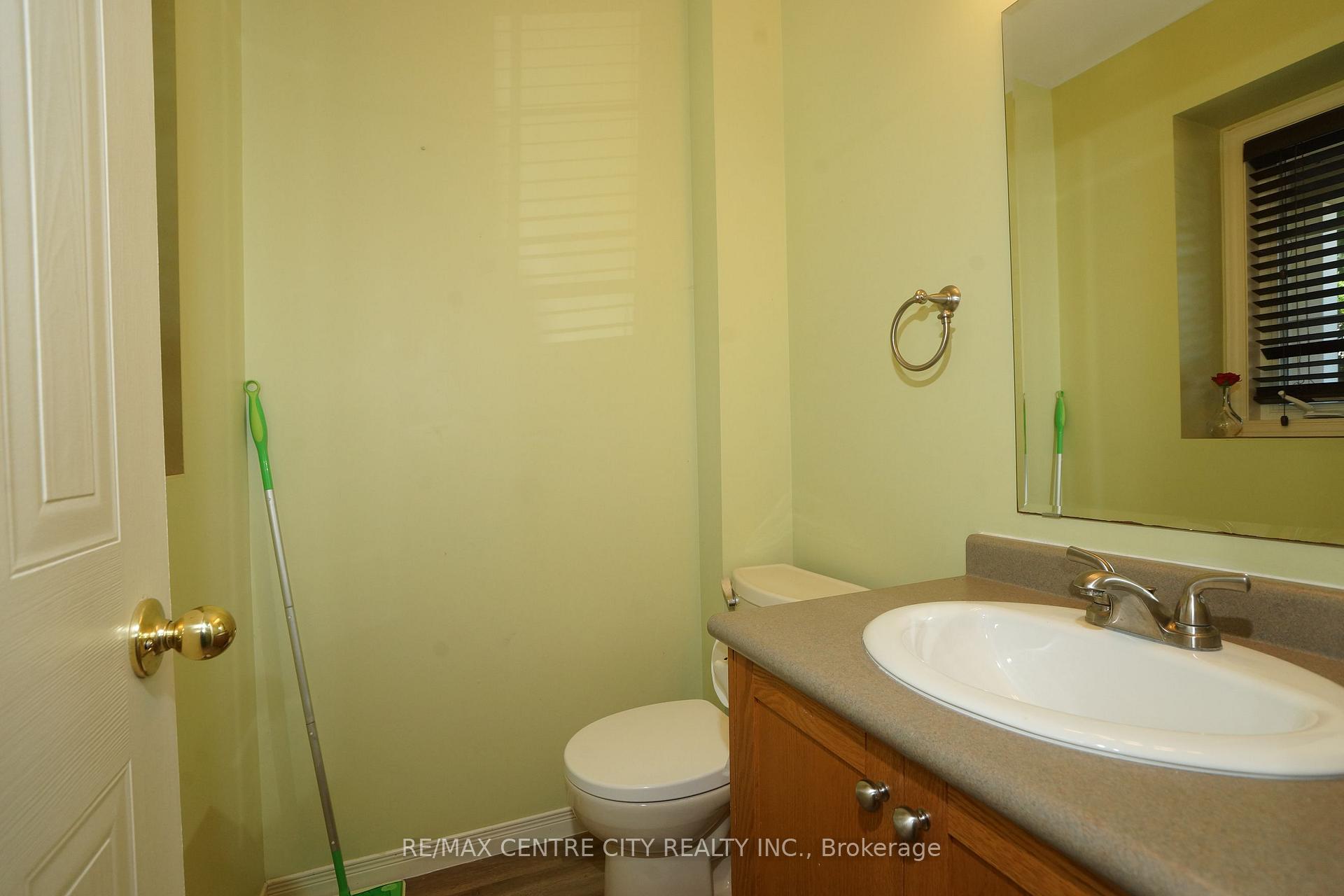 Photo 7 of 762 Blacksmith Street, London, North M — HOMEH
