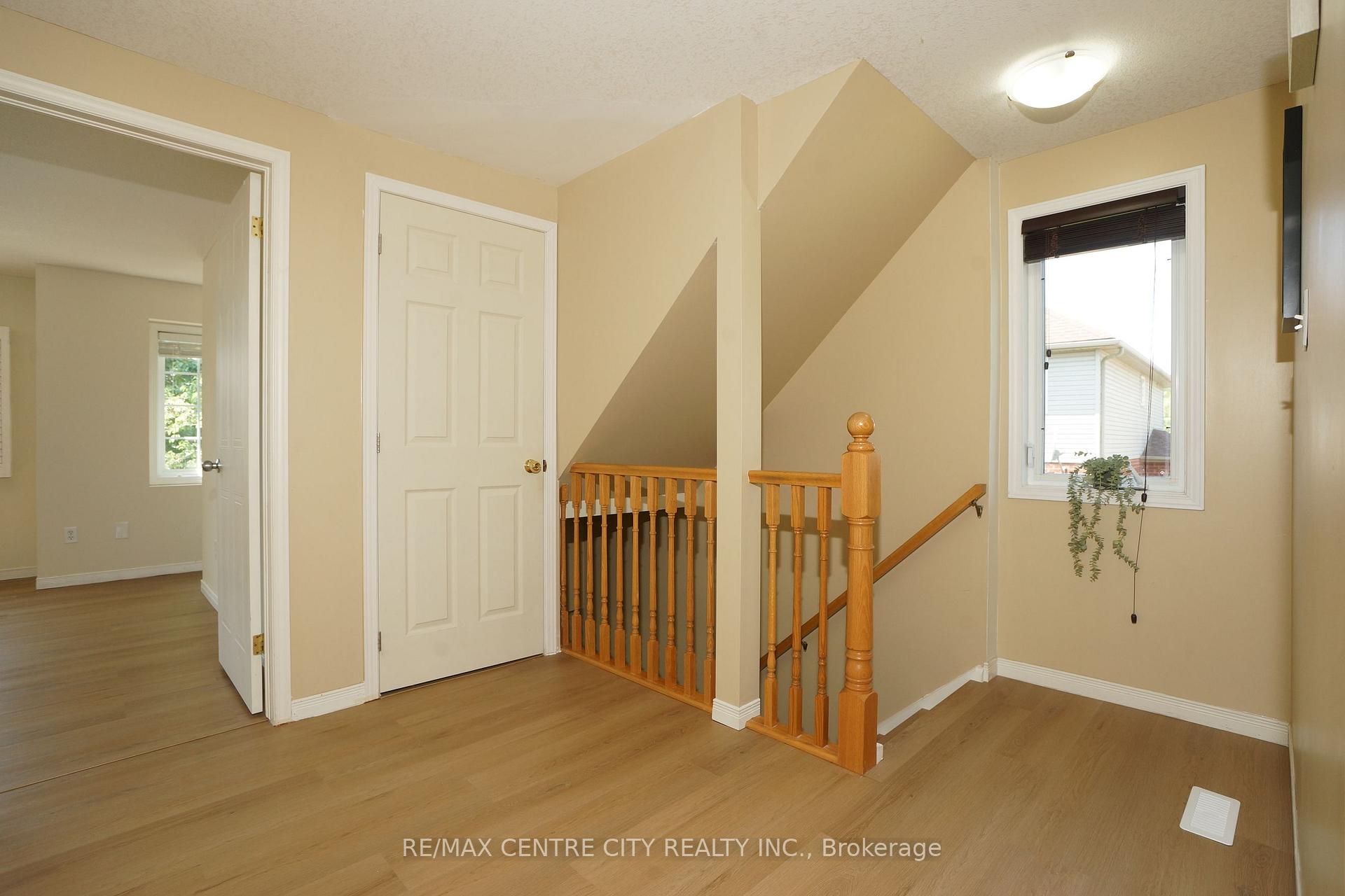Photo 8 of 762 Blacksmith Street, London, North M — HOMEH