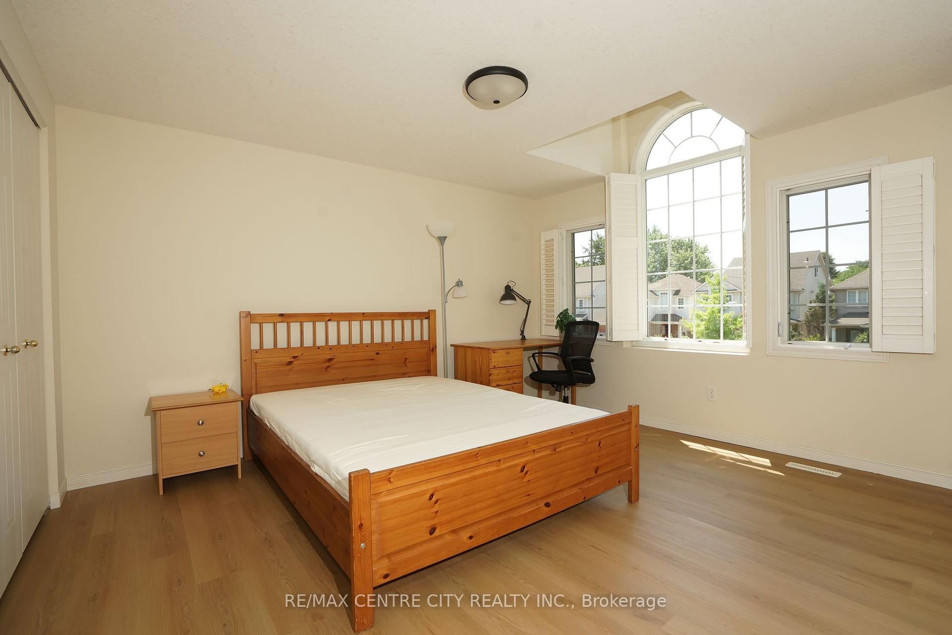 Photo 9 of 762 Blacksmith Street, London, North M — HOMEH