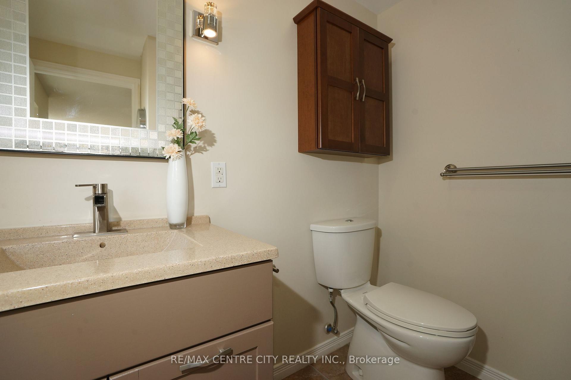 Photo 11 of 762 Blacksmith Street, London, North M — HOMEH