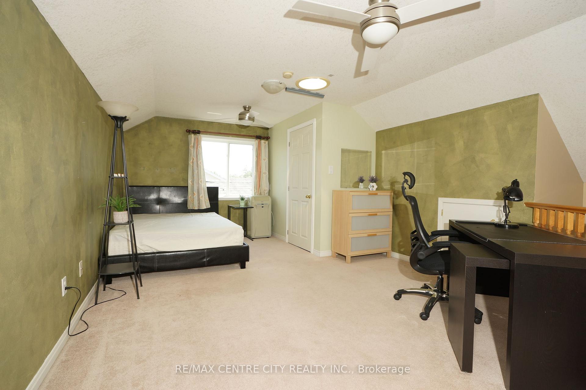 Photo 15 of 762 Blacksmith Street, London, North M — HOMEH