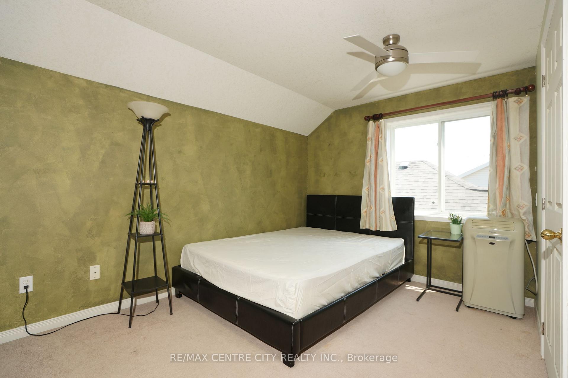 Photo 17 of 762 Blacksmith Street, London, North M — HOMEH