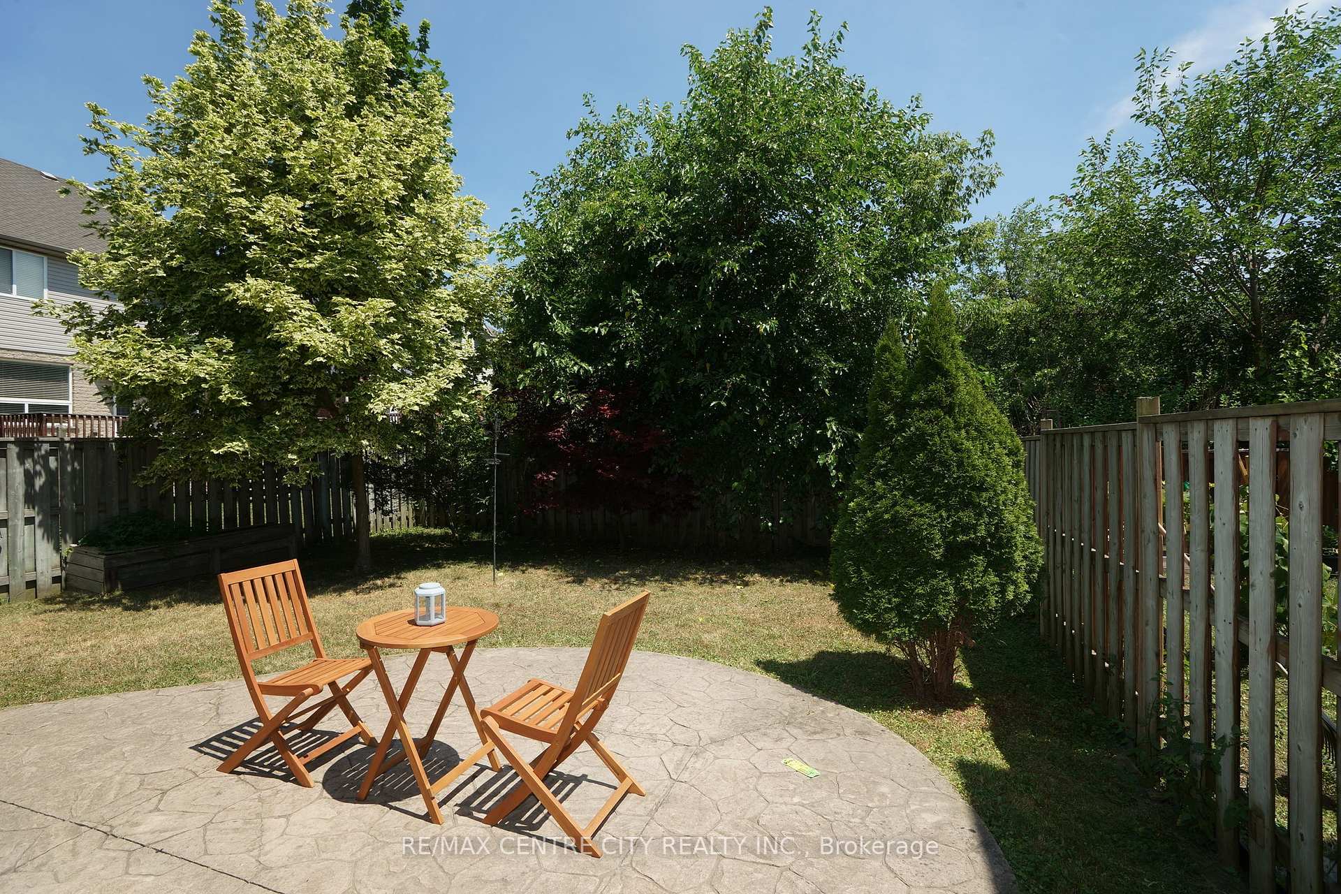 Photo 23 of 762 Blacksmith Street, London, North M — HOMEH