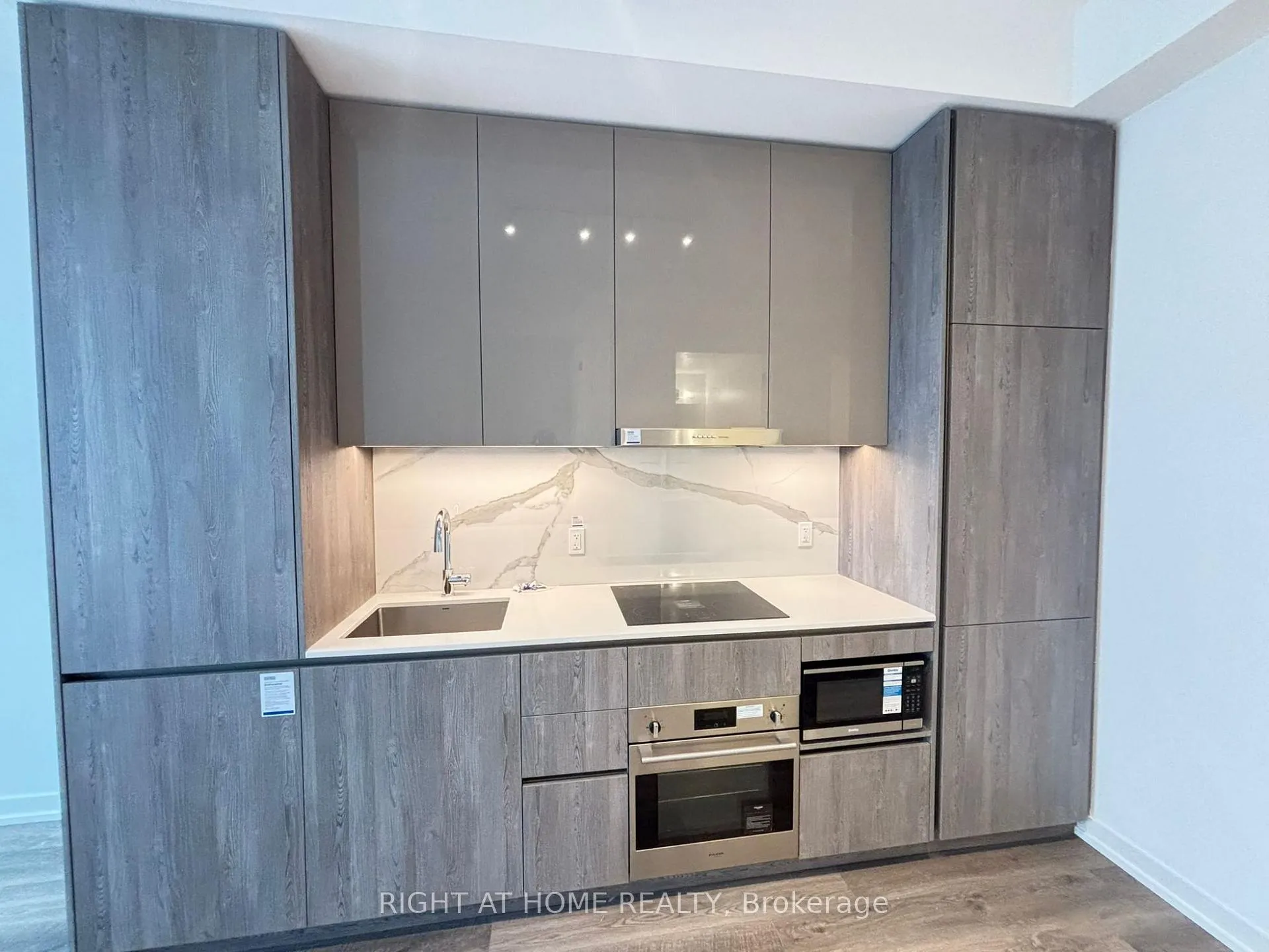 Photo 3 of Unit 5308, 8 Interchange Way, Vaughan, Vaughan Corporate Centre — HOMEH