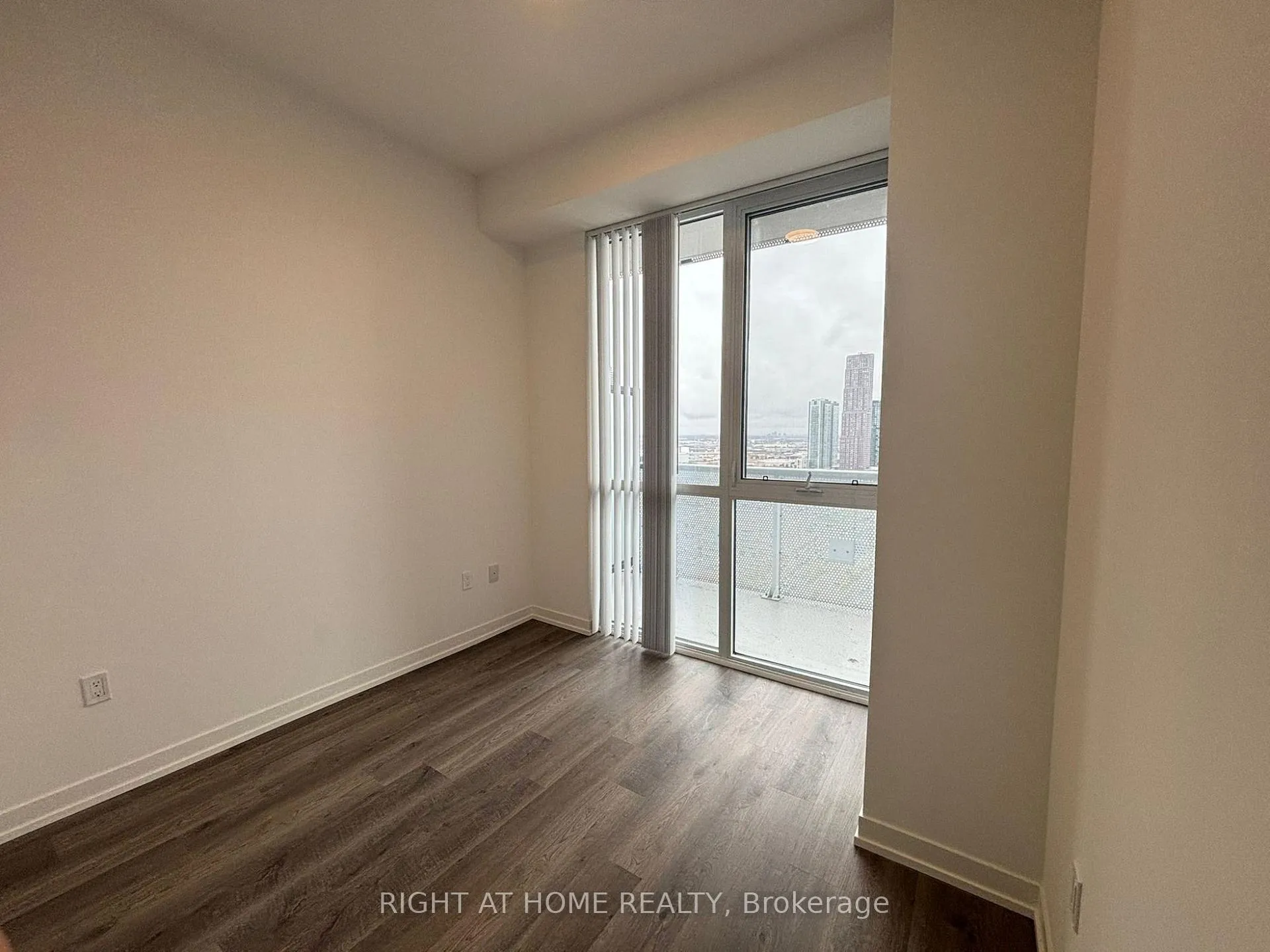 Photo 5 of Unit 5308, 8 Interchange Way, Vaughan, Vaughan Corporate Centre — HOMEH